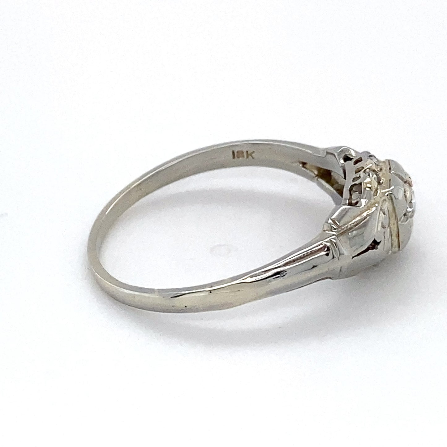 18K White Gold Diamond Ring; 0.10CTW; Size 8; 2.1g