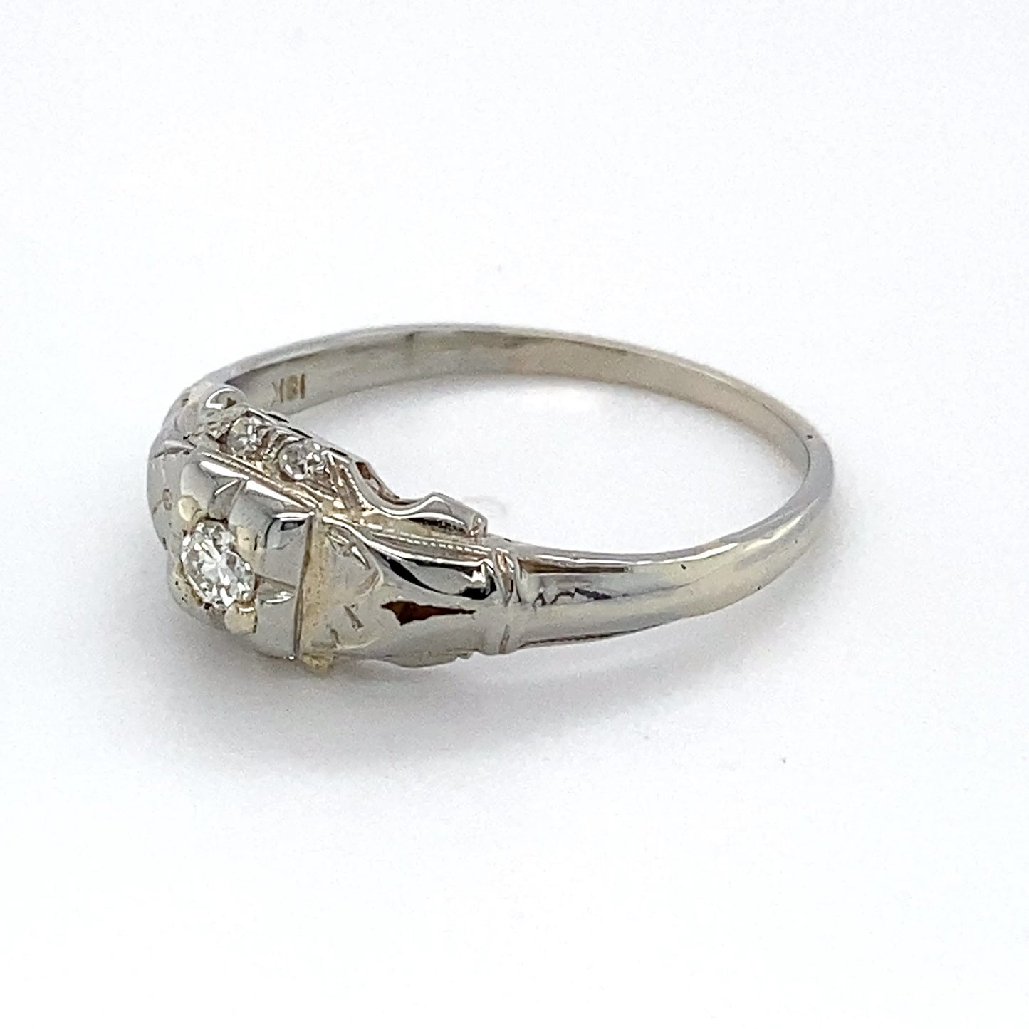 18K White Gold Diamond Ring; 0.10CTW; Size 8; 2.1g