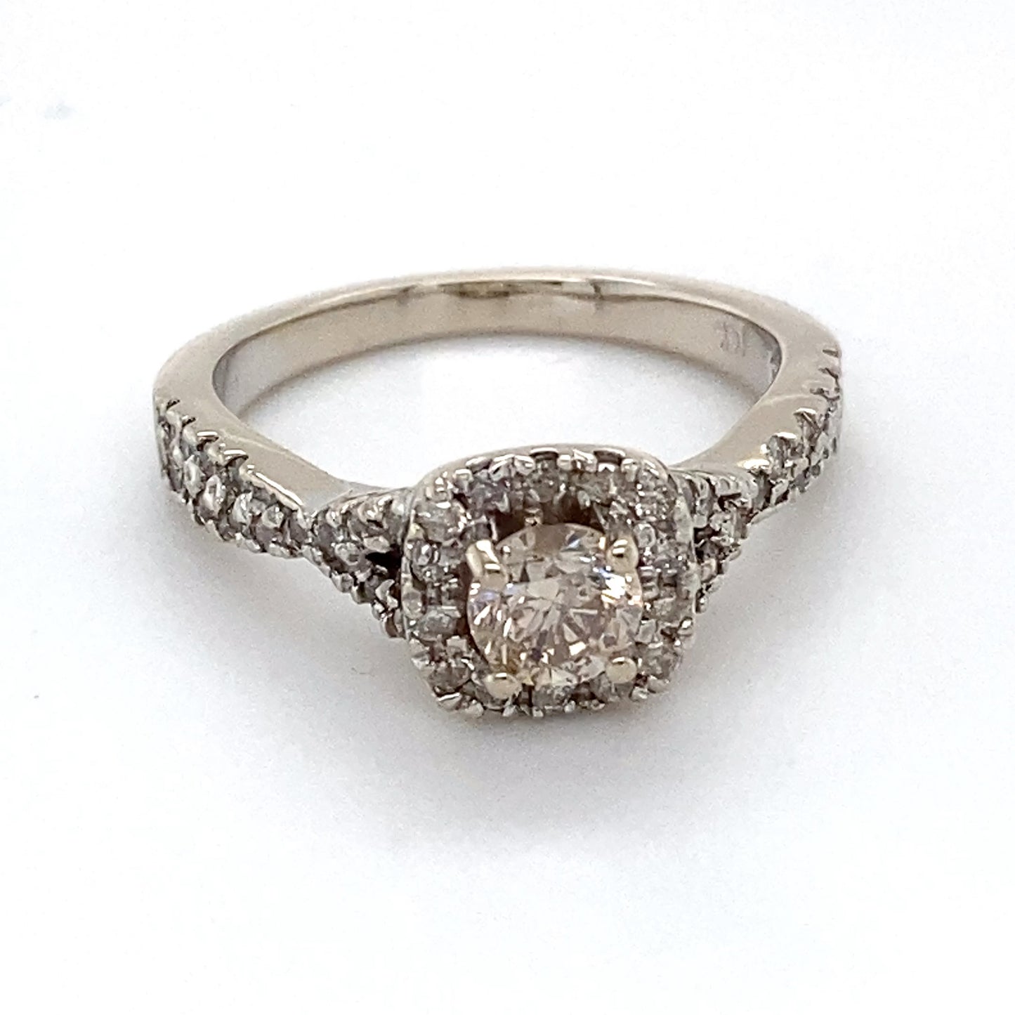 14K White Gold Diamond Ring; 0.75CTW; Size 7; 4.3g
