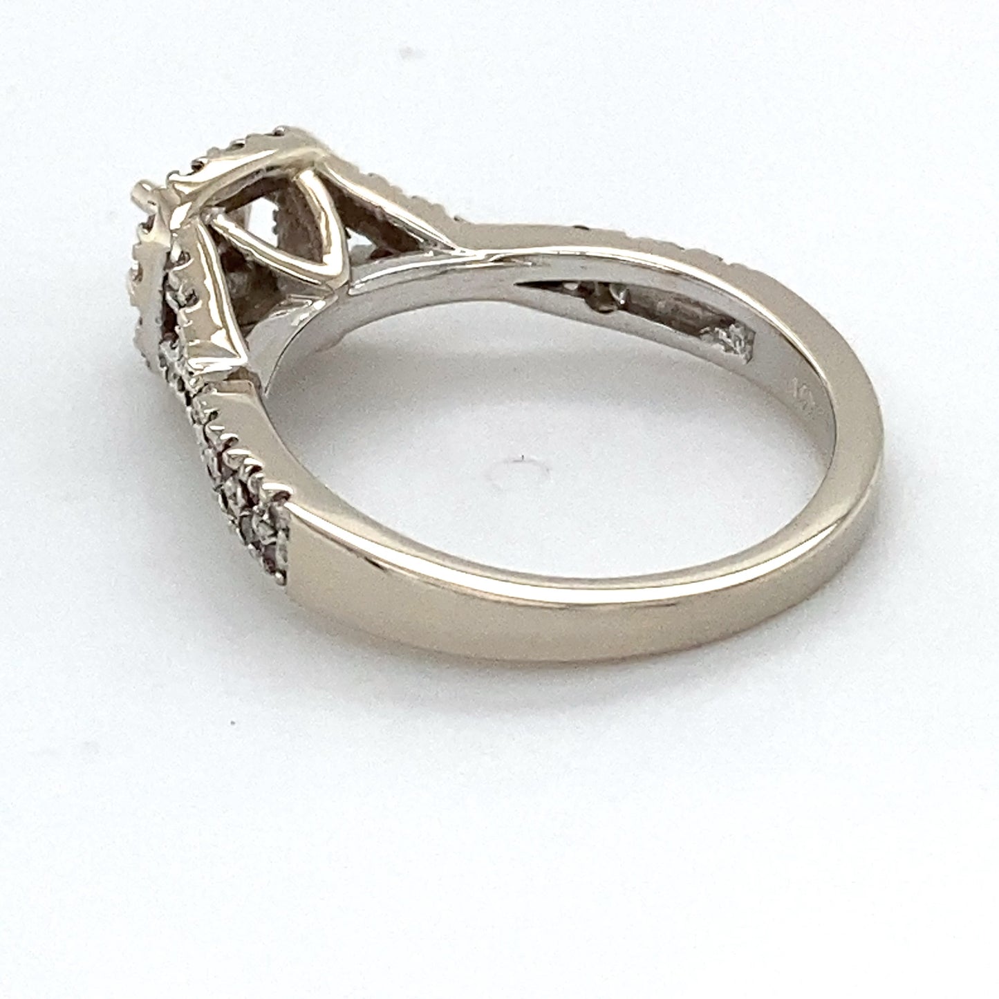 14K White Gold Diamond Ring; 0.75CTW; Size 7; 4.3g