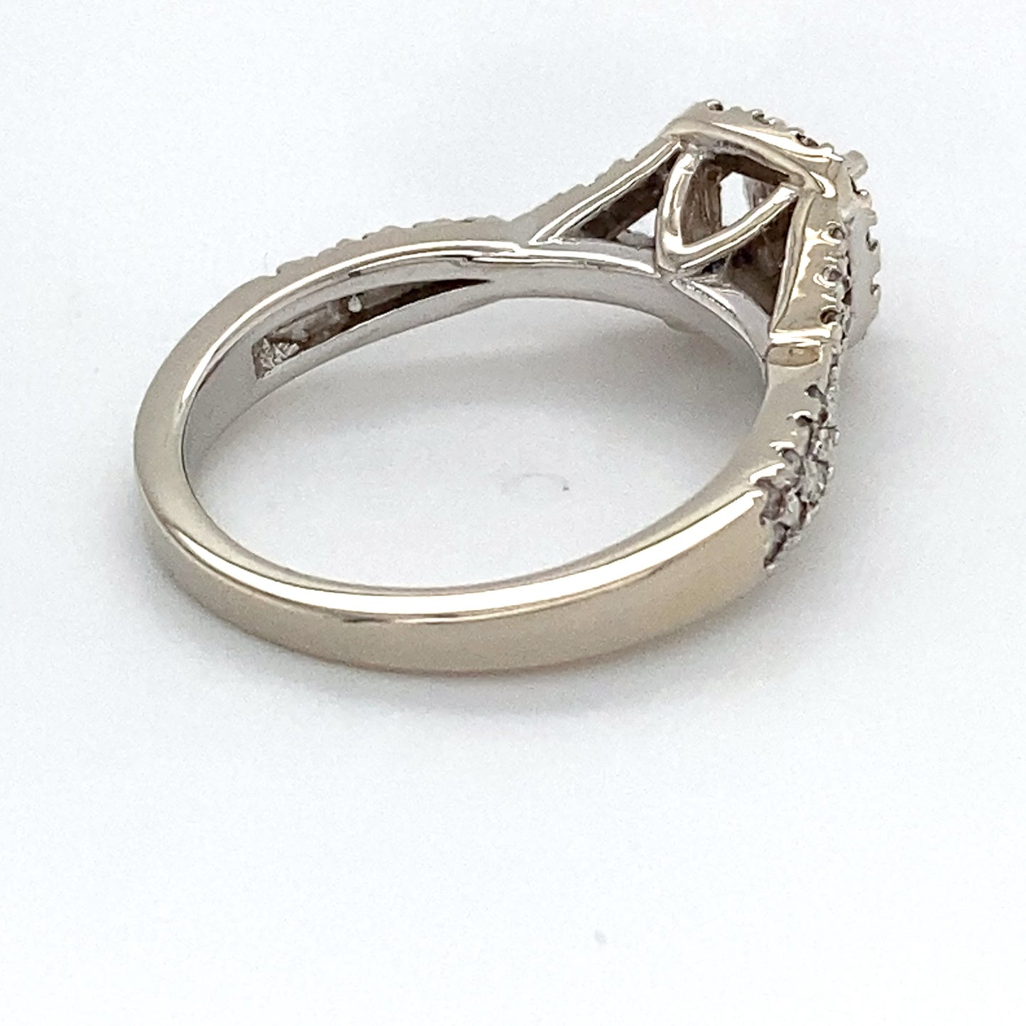 14K White Gold Diamond Ring; 0.75CTW; Size 7; 4.3g