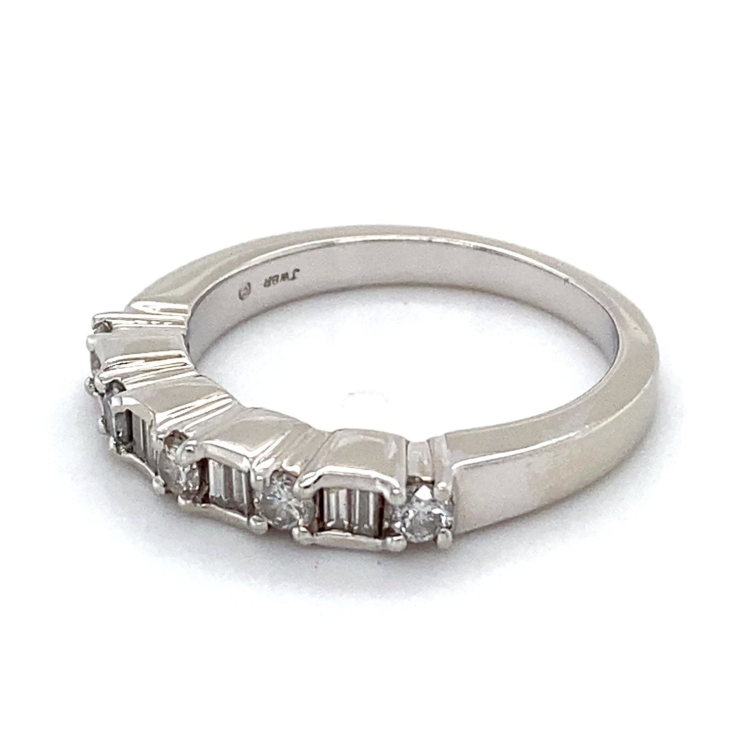 14K White Gold Diamond Ring; 0.75CTW; Size: 7; 4.6g