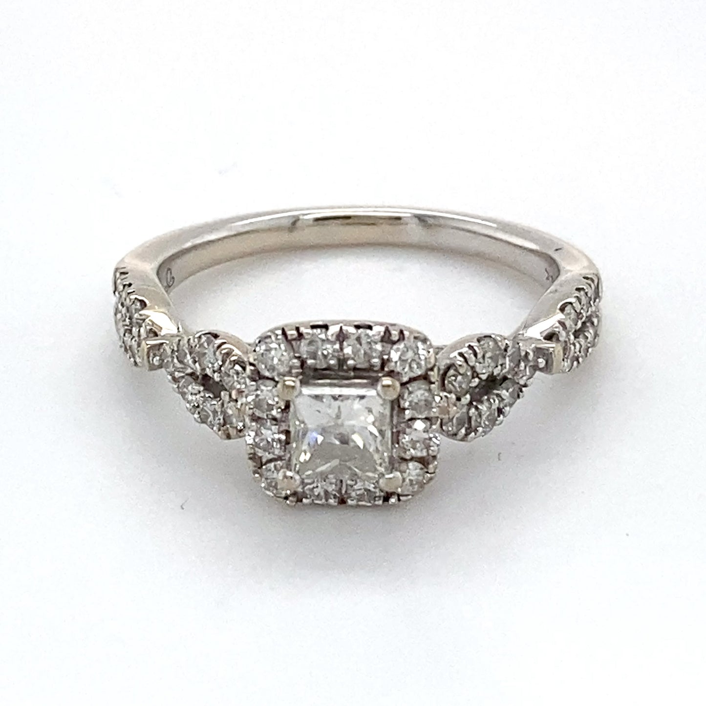 14K White Gold Halo Diamond Ring; 0.50CTW; Size: 7; 3.7g