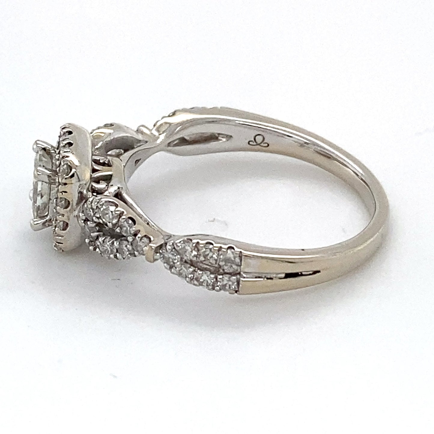 14K White Gold Halo Diamond Ring; 0.50CTW; Size: 7; 3.7g