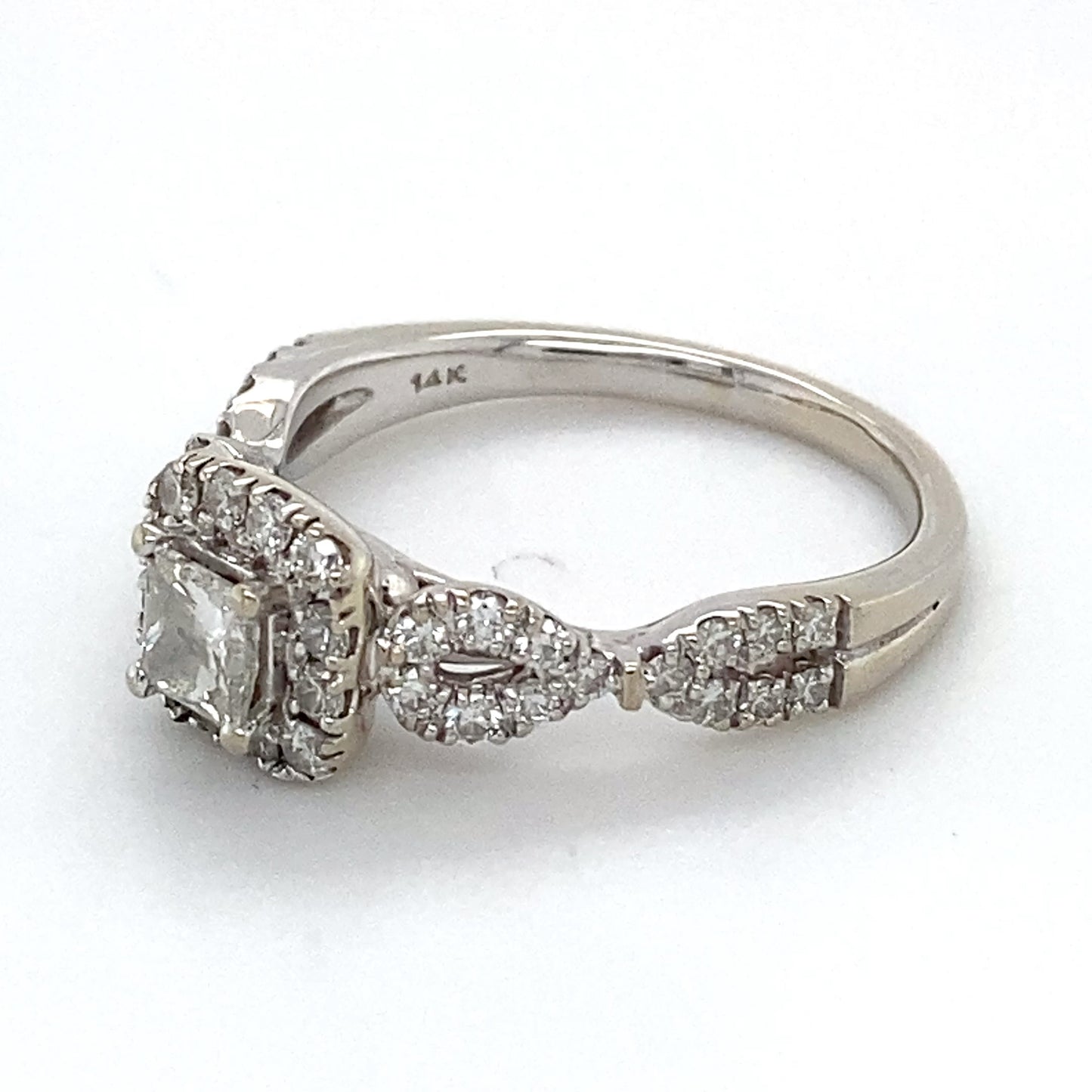 14K White Gold Halo Diamond Ring; 0.50CTW; Size: 7; 3.7g