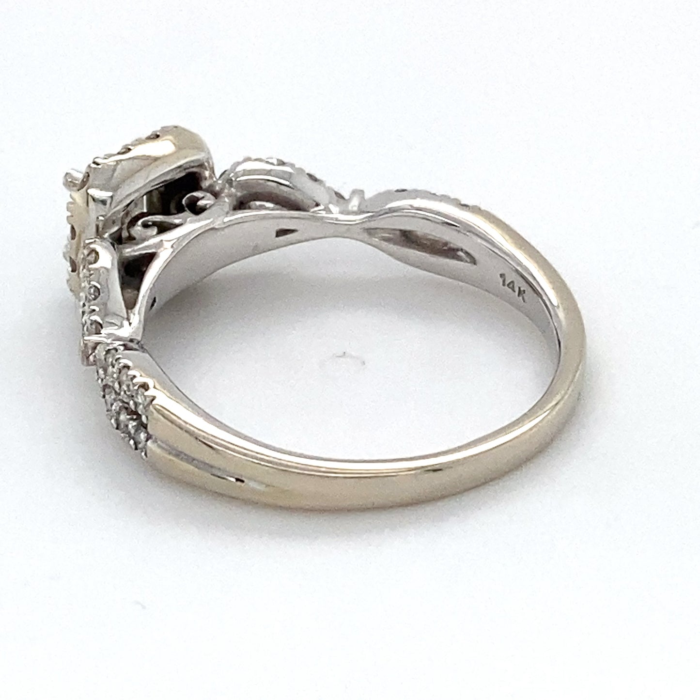 14K White Gold Halo Diamond Ring; 0.50CTW; Size: 7; 3.7g