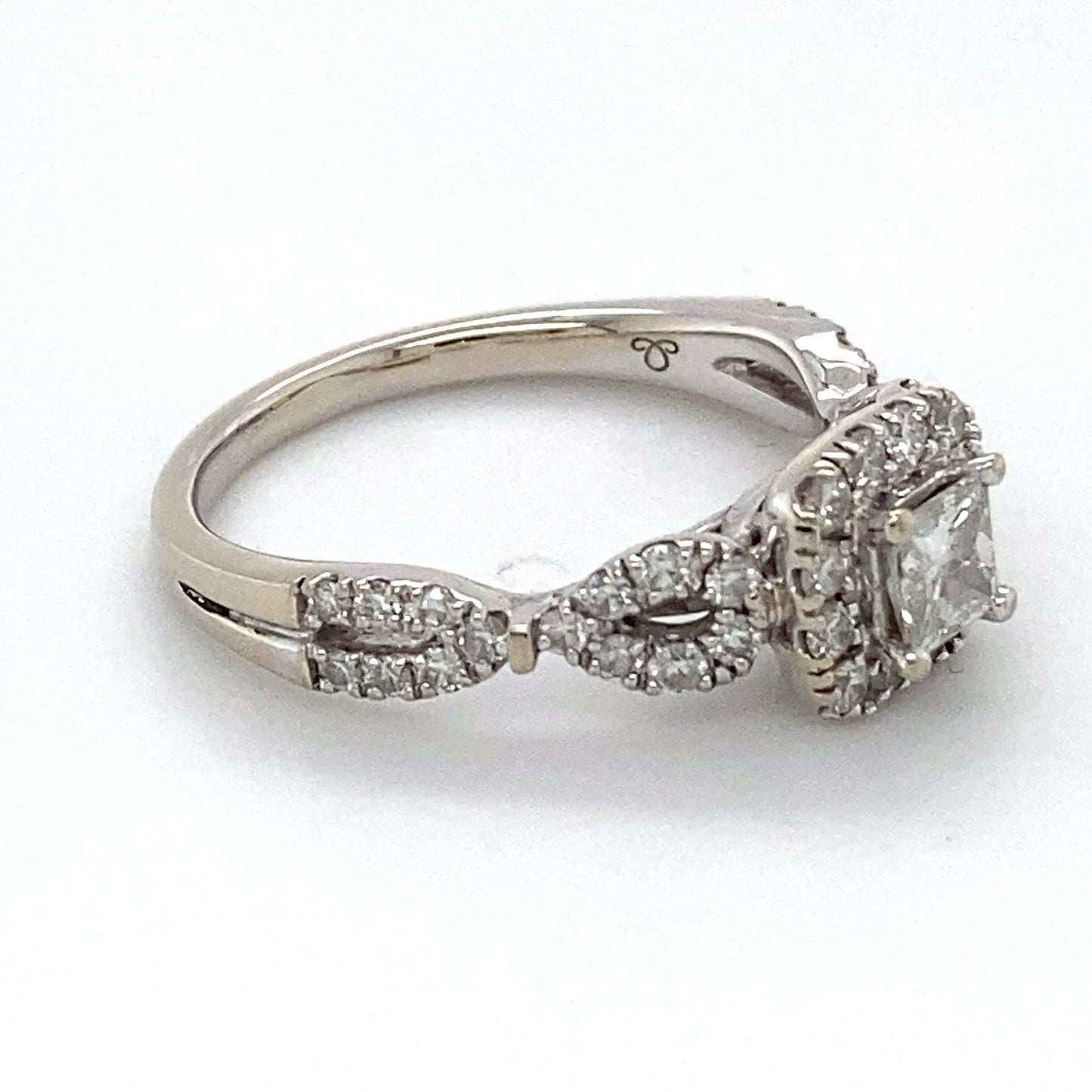 14K White Gold Halo Diamond Ring; 0.50CTW; Size: 7; 3.7g