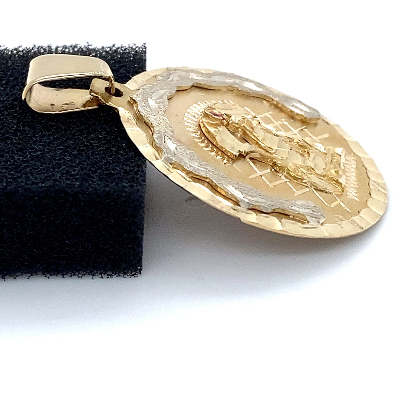 14K Yellow Gold Round Pendant; 2.9DWT; 4.4g