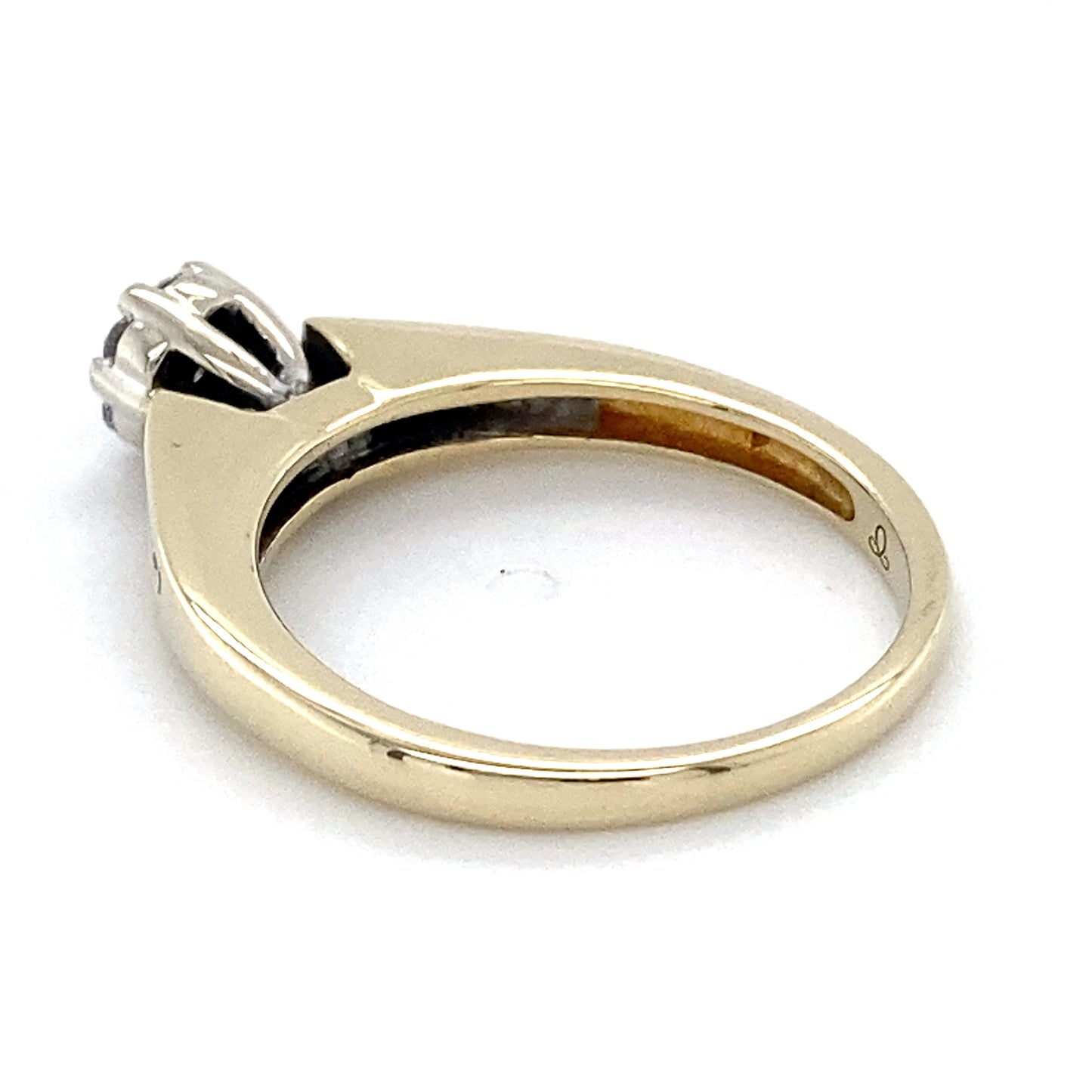 10K Yellow Gold Diamond Ring; 0.15CTW; Size: 7; 3.3g