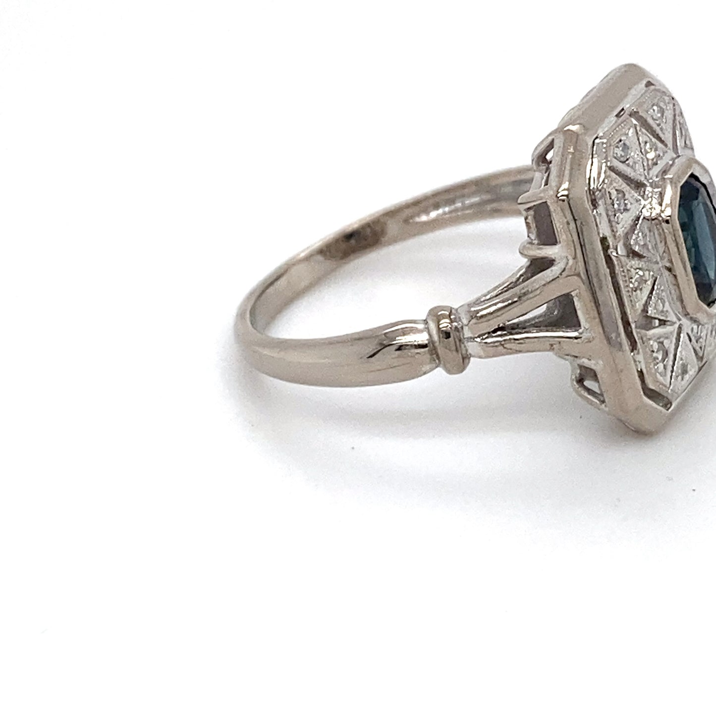 18K White Gold Sapphire & Diamond Ring; 0.08CTW; Size 6.5