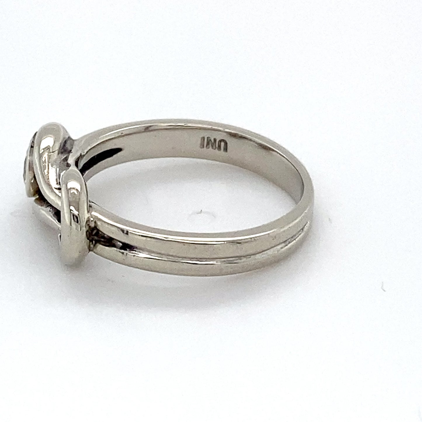 10K White Gold Diamond Ring; 0.24CTW; Size 5; 3.0g
