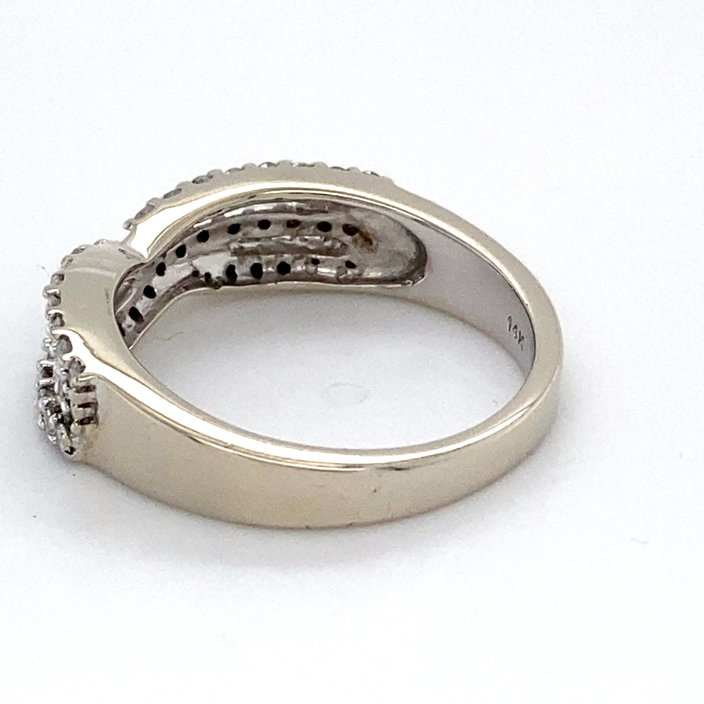 14K White Gold Diamond Ring; 0.25CTW; Size 7; 4.6g