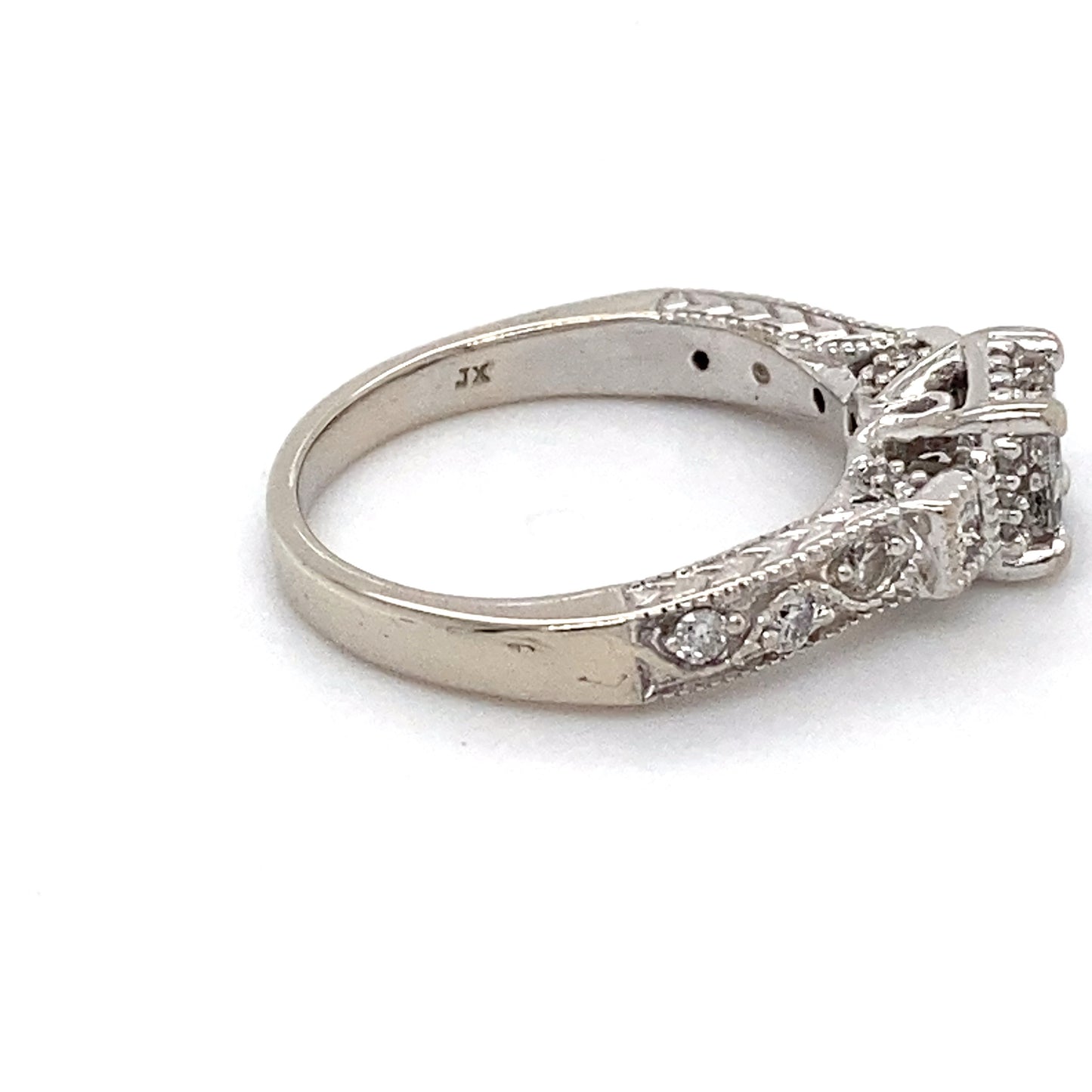 10K White Gold Diamond Ring; 0.20CTW; Size 5; 3.1g