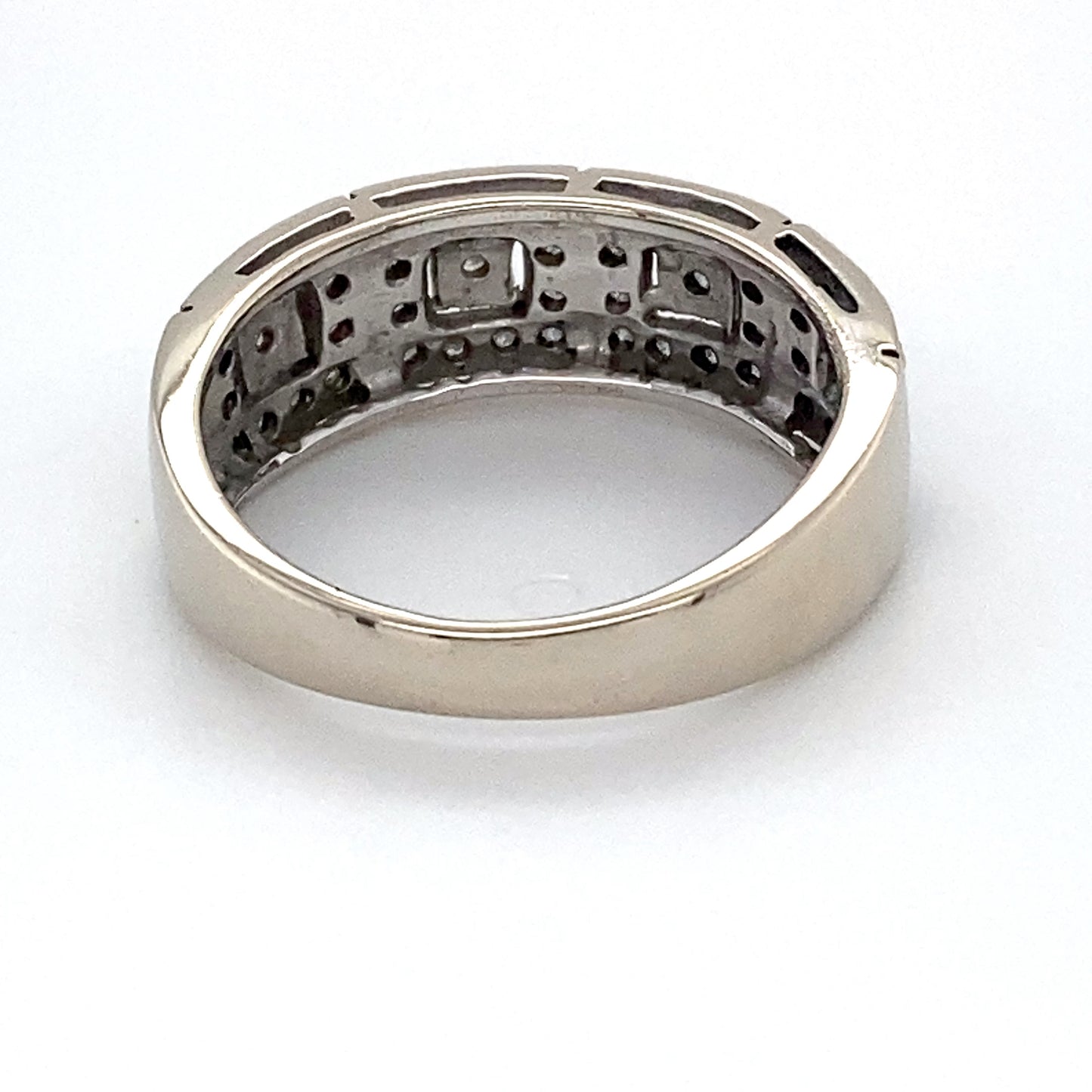 14K White Gold Diamond Ring; 0.20CTW; Size 7; 3.8g