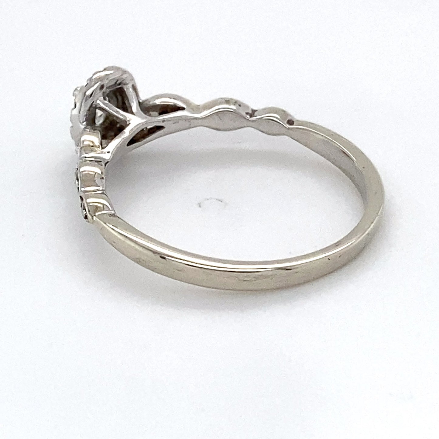10K White Gold Diamond Ring; 0.25CTW; Size: 8; 2.2g