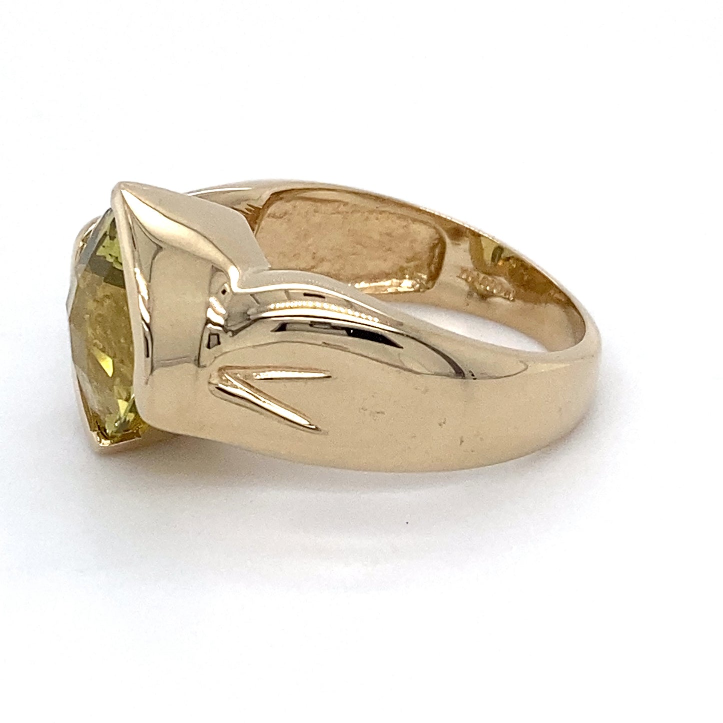 14K Yellow Gold Peridot Ring; 4.9DWT; Size 7; 7.6g