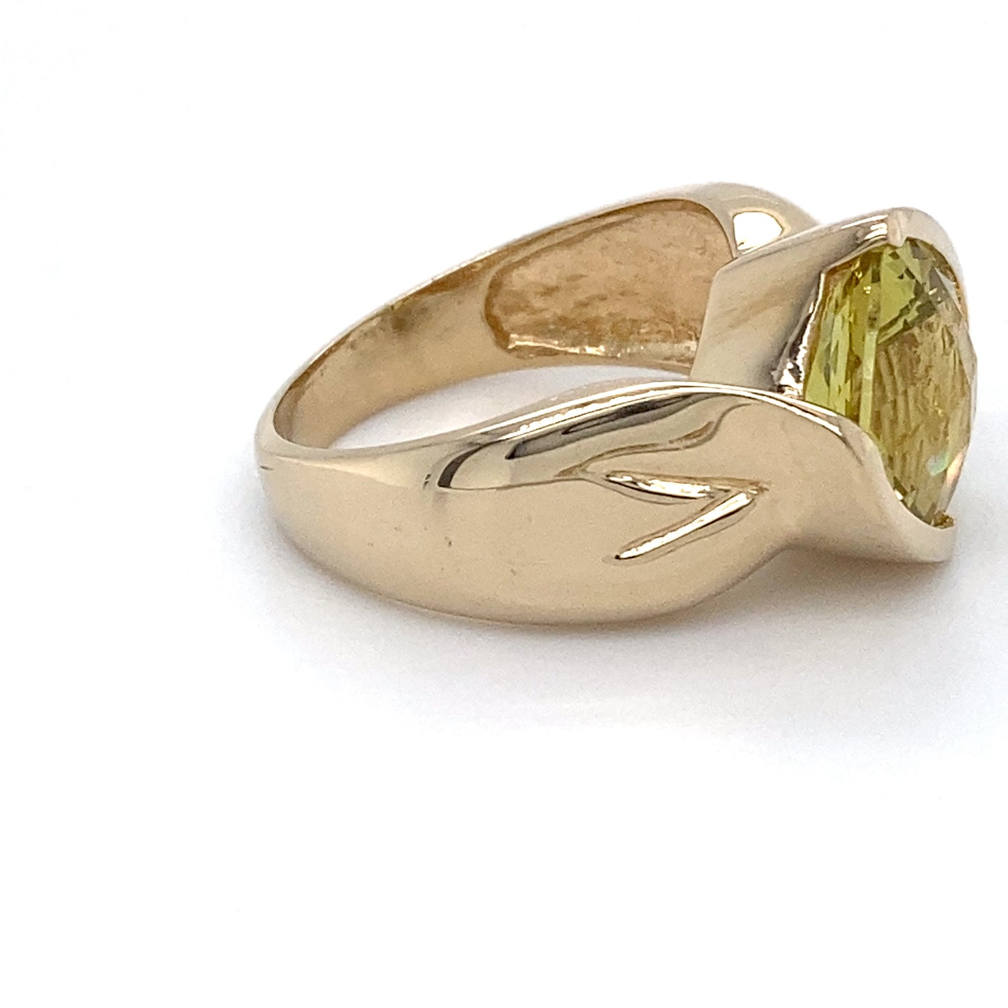 14K Yellow Gold Peridot Ring; 4.9DWT; Size 7; 7.6g