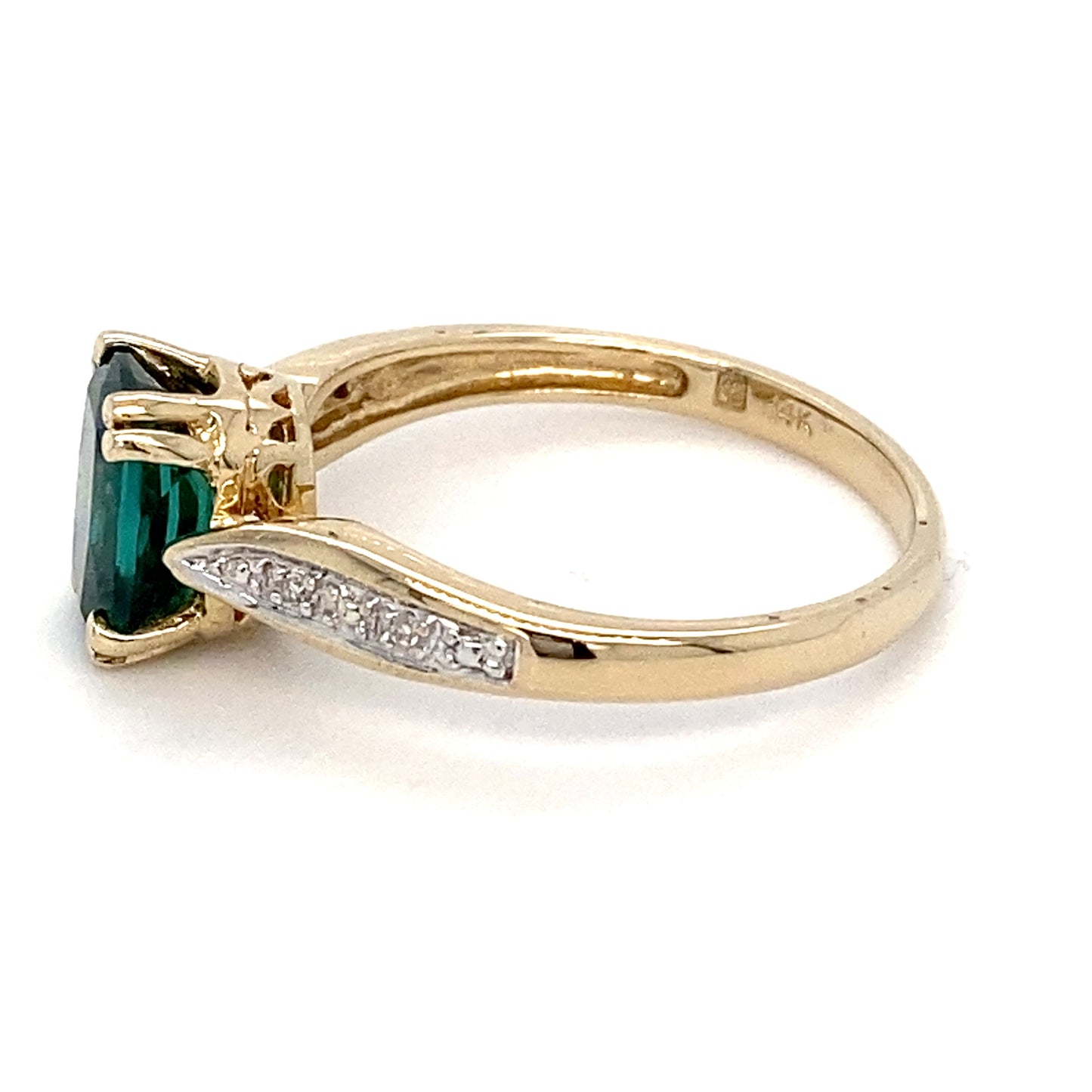 14K Yellow Gold Emerald Ring; 1.7DWT; 2.6g; Size 7