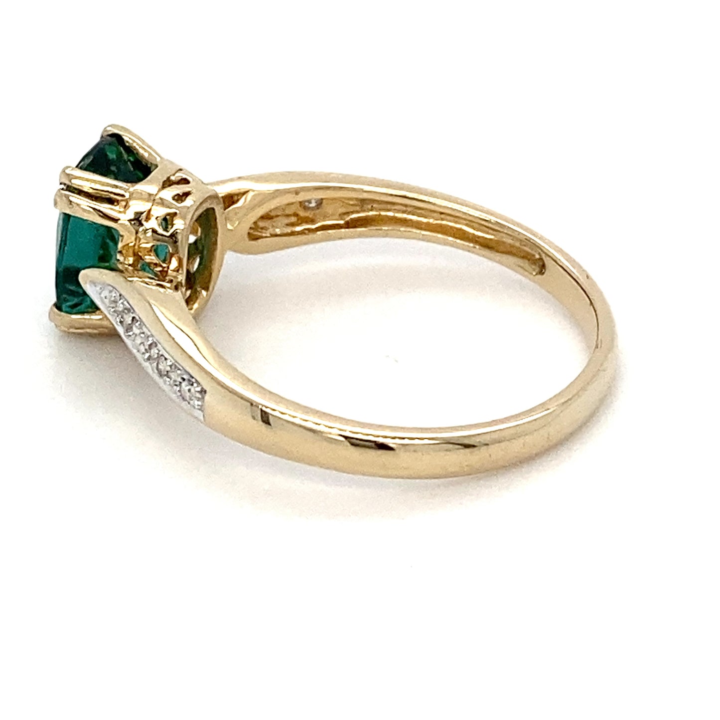14K Yellow Gold Emerald Ring; 1.7DWT; 2.6g; Size 7