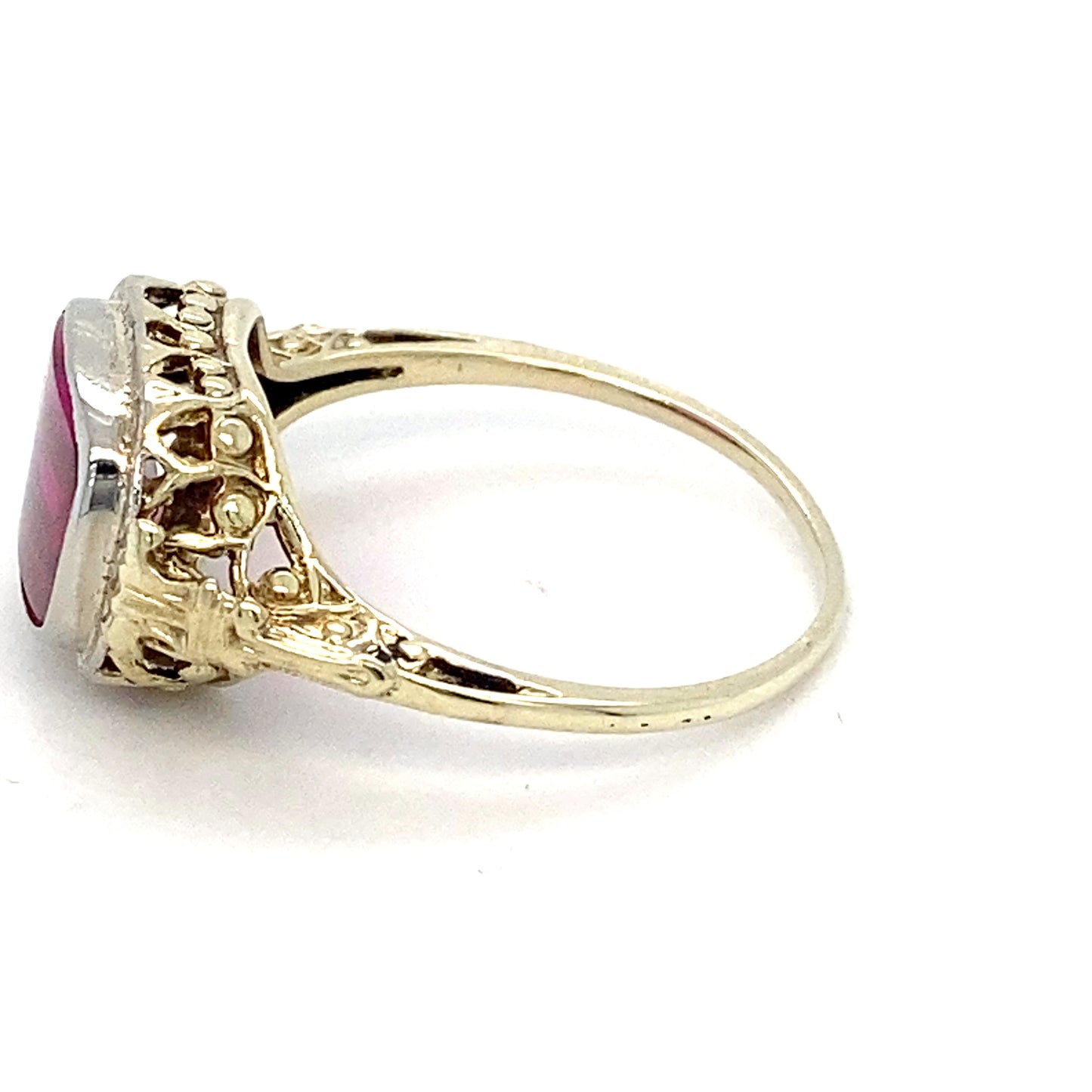 14K Yellow Gold Synthetic Ruby Lady's Ring; 1.4DWT; 2.2g; Size 5.5
