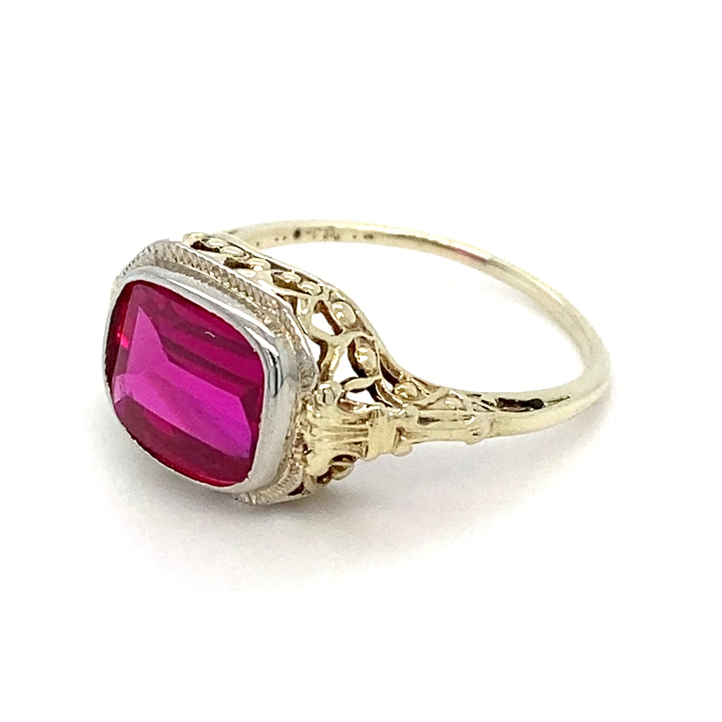 14K Yellow Gold Synthetic Ruby Lady's Ring; 1.4DWT; 2.2g; Size 5.5