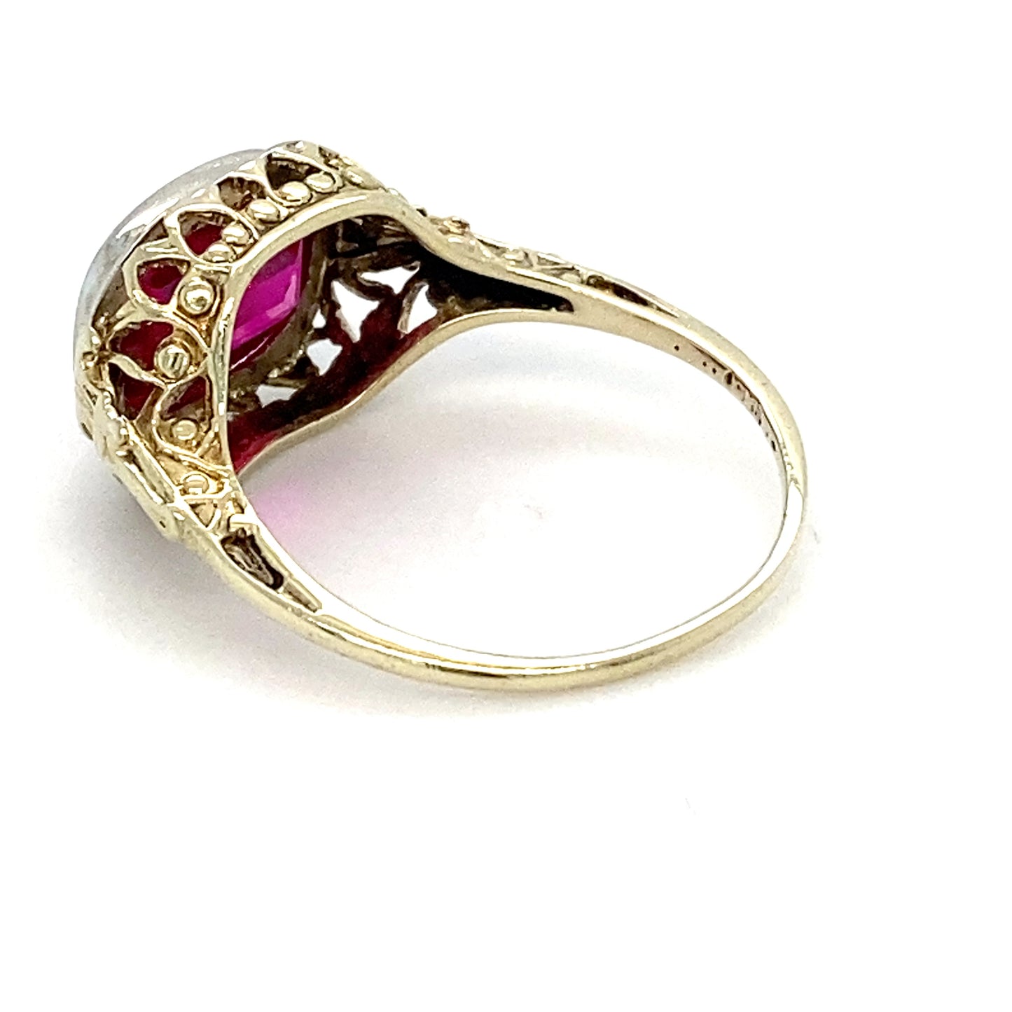 14K Yellow Gold Synthetic Ruby Lady's Ring; 1.4DWT; 2.2g; Size 5.5