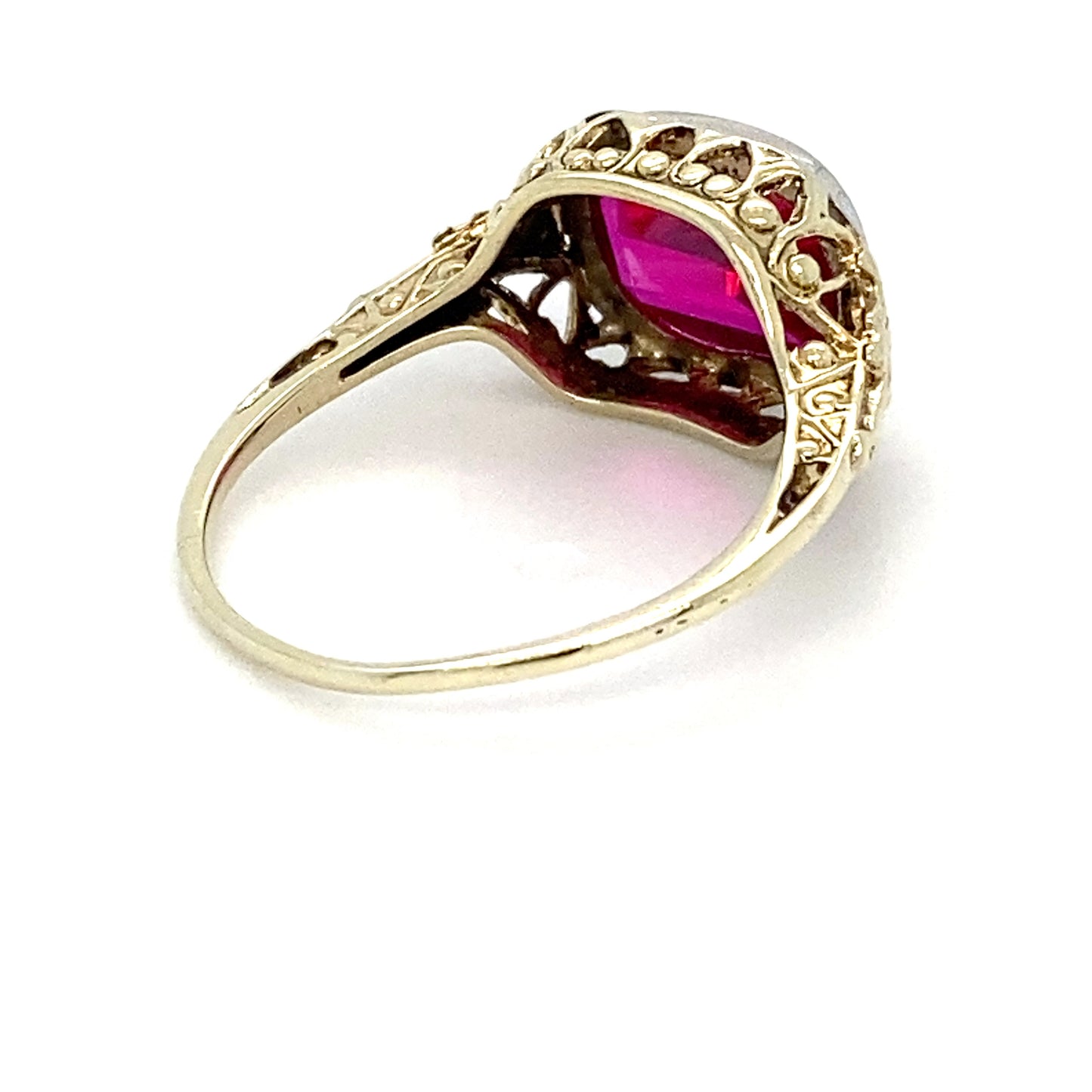14K Yellow Gold Synthetic Ruby Lady's Ring; 1.4DWT; 2.2g; Size 5.5