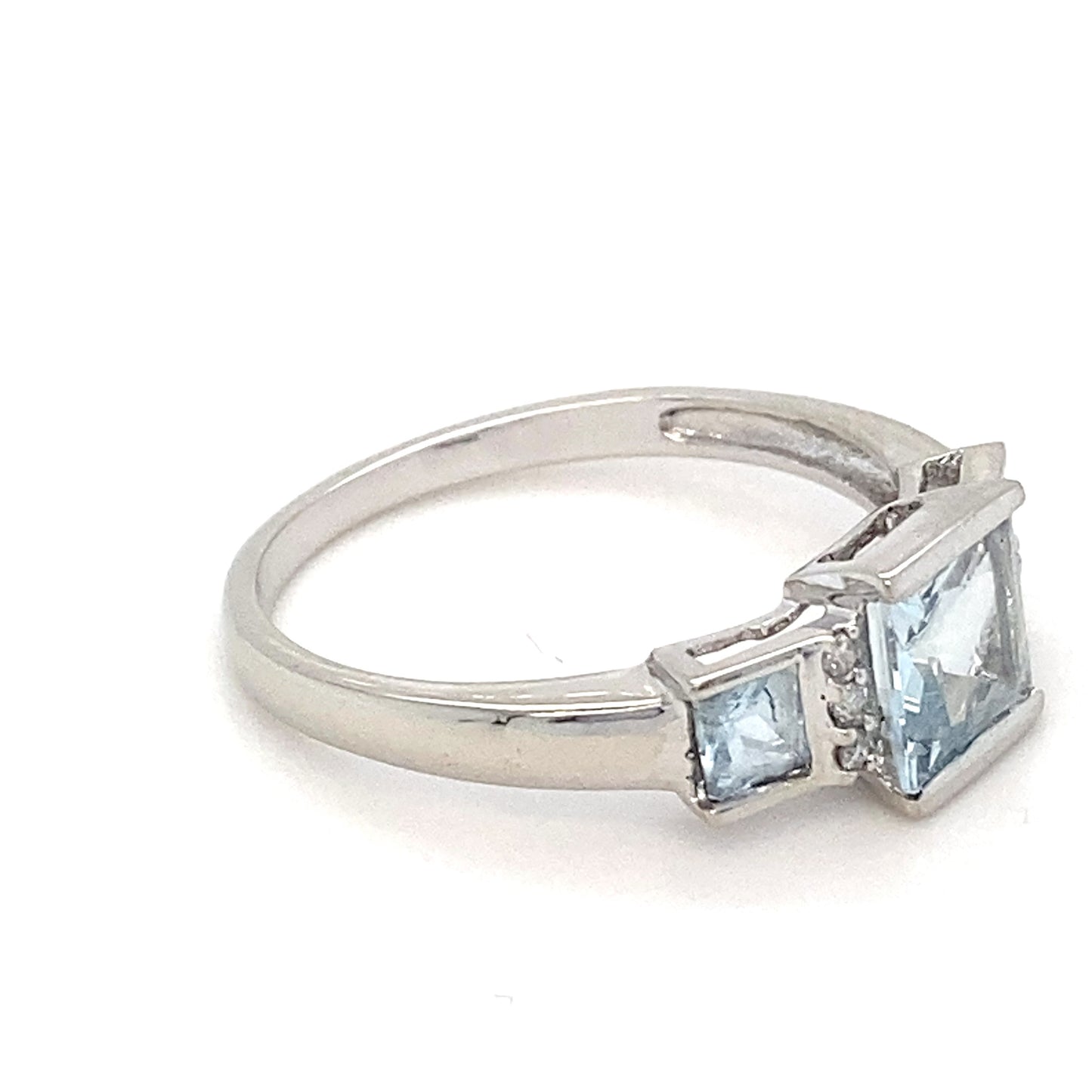 10K White Gold Aquamarine & Diamond Ring; 1.9g; Size 7