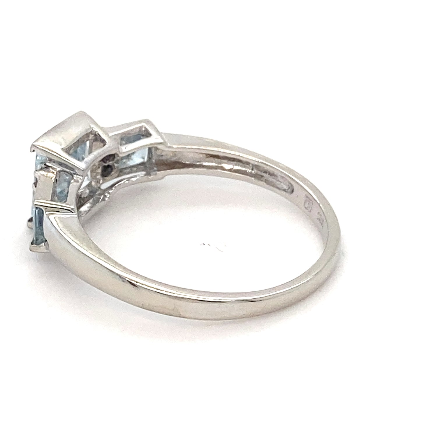 10K White Gold Aquamarine & Diamond Ring; 1.9g; Size 7