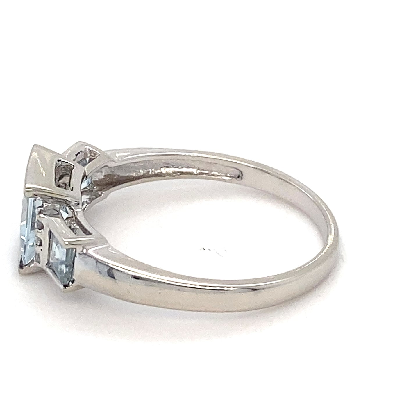 10K White Gold Aquamarine & Diamond Ring; 1.9g; Size 7
