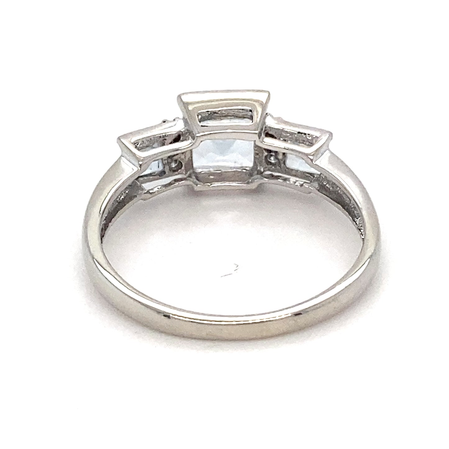 10K White Gold Aquamarine & Diamond Ring; 1.9g; Size 7