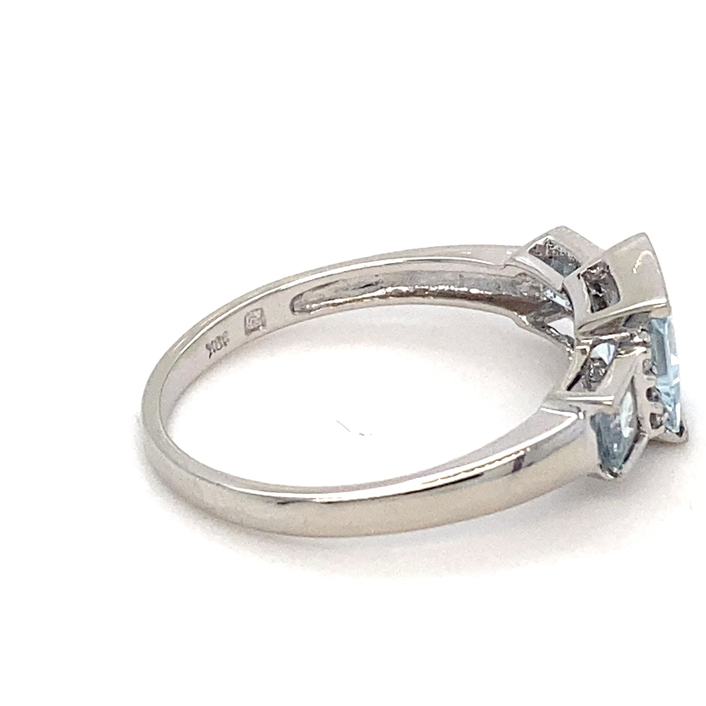 10K White Gold Aquamarine & Diamond Ring; 1.9g; Size 7