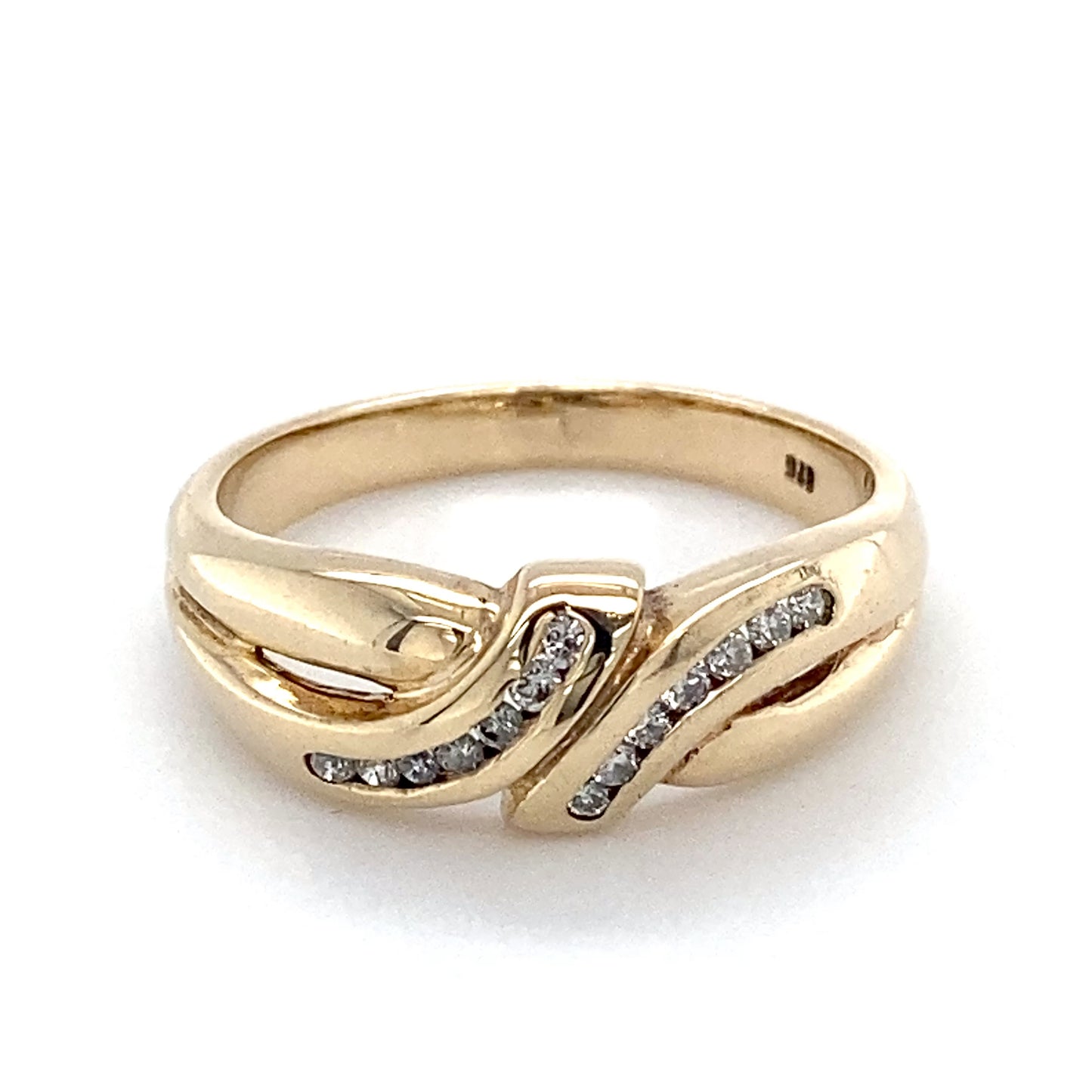 9K Yellow Gold Lady's Ring; 2.2DWT; Size 7