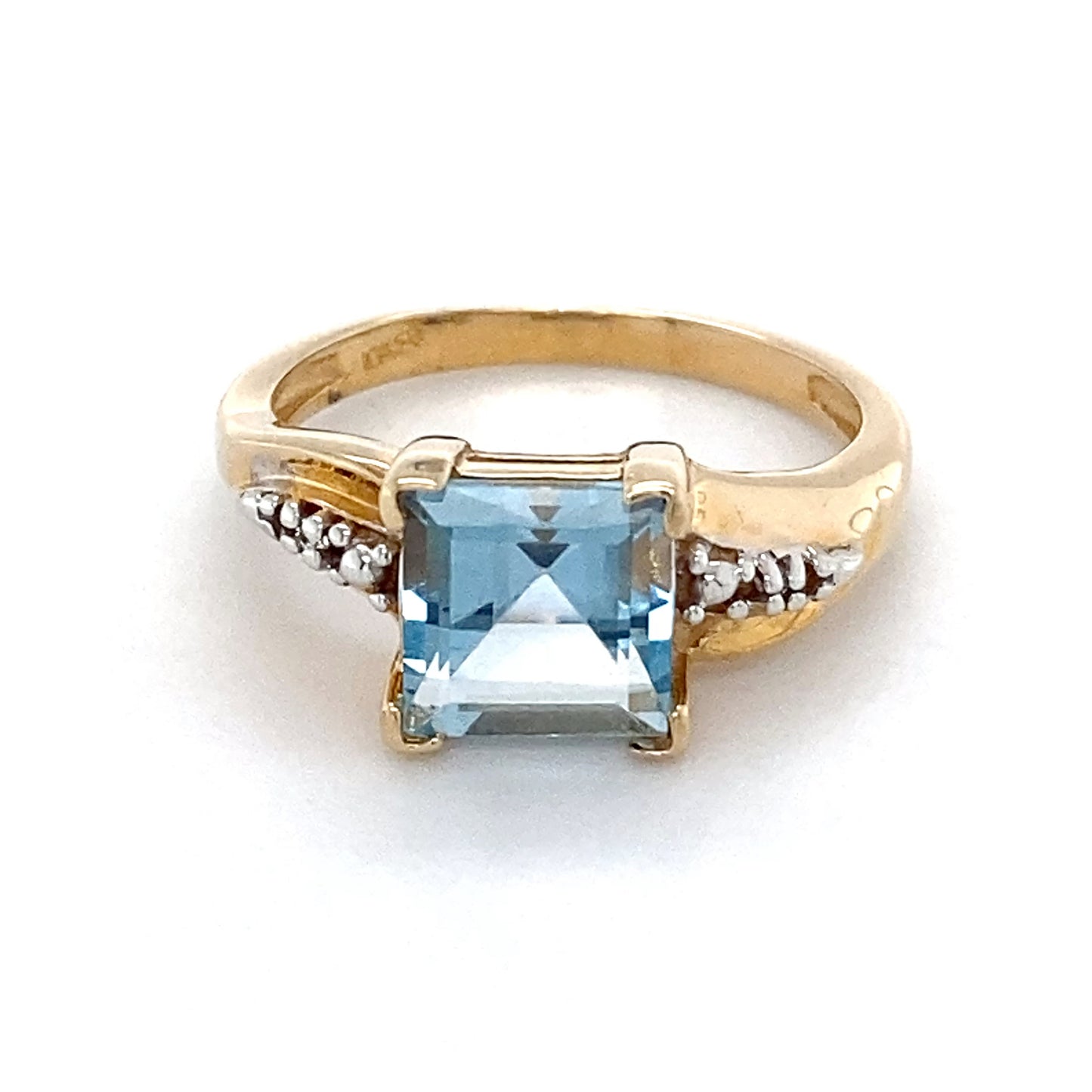 10K Yellow Gold & Blue Stone Ring; 1.8DWT; Size 6