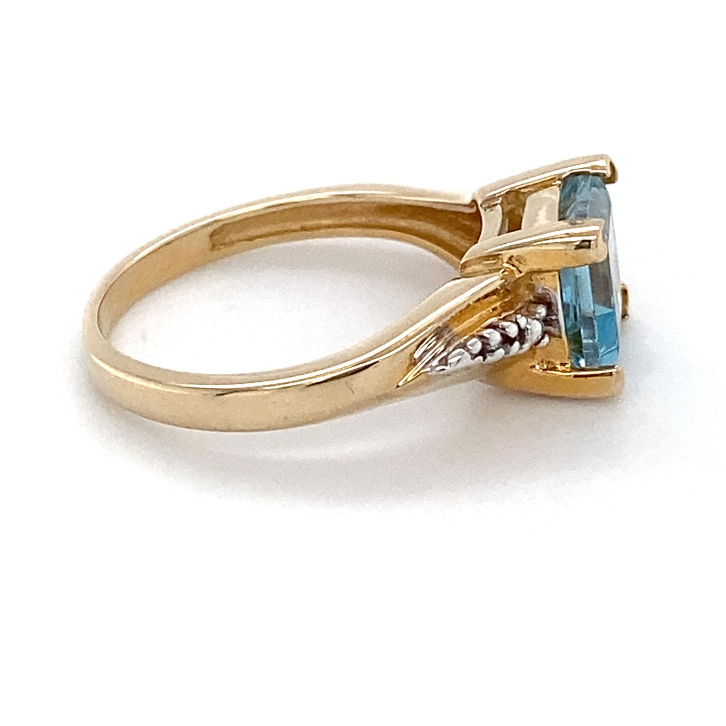 10K Yellow Gold & Blue Stone Ring; 1.8DWT; Size 6