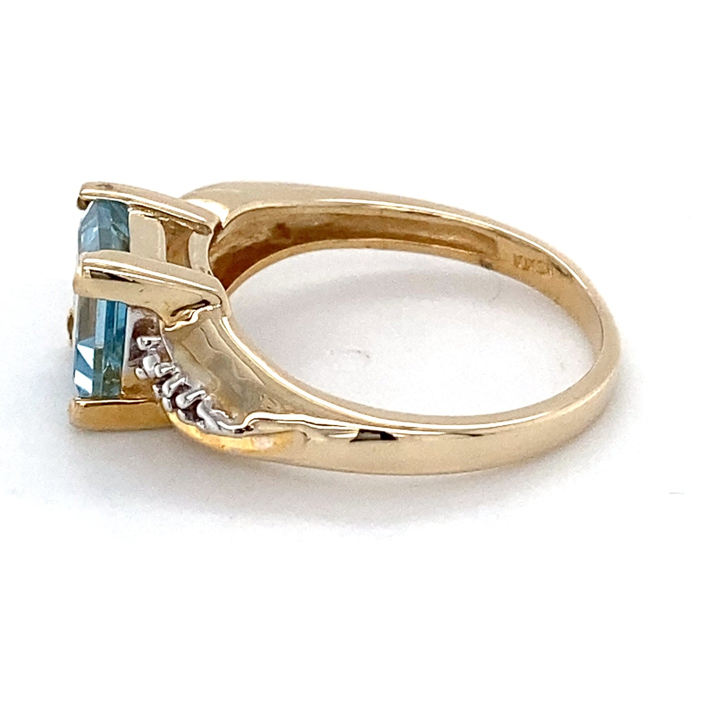 10K Yellow Gold & Blue Stone Ring; 1.8DWT; Size 6