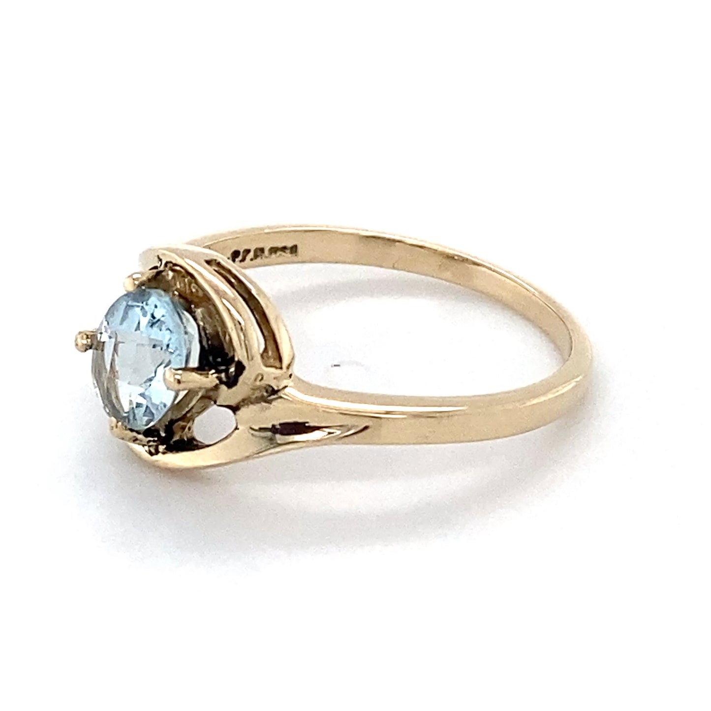 14K Yellow Gold Aquamarine Lady's Ring; 1.3DWT; Size 6