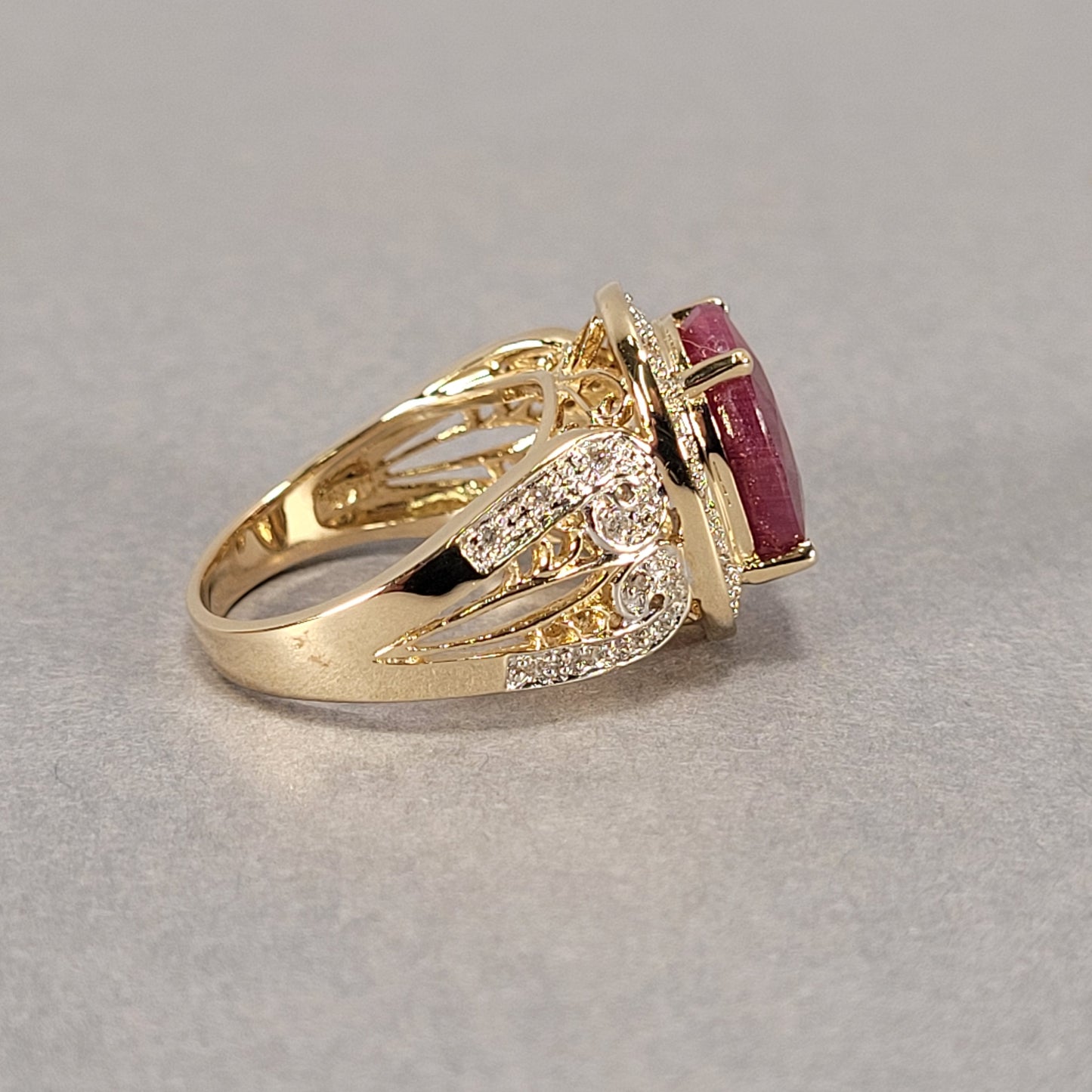 14k Yellow Gold Ruby & Diamond Ring 7.2g