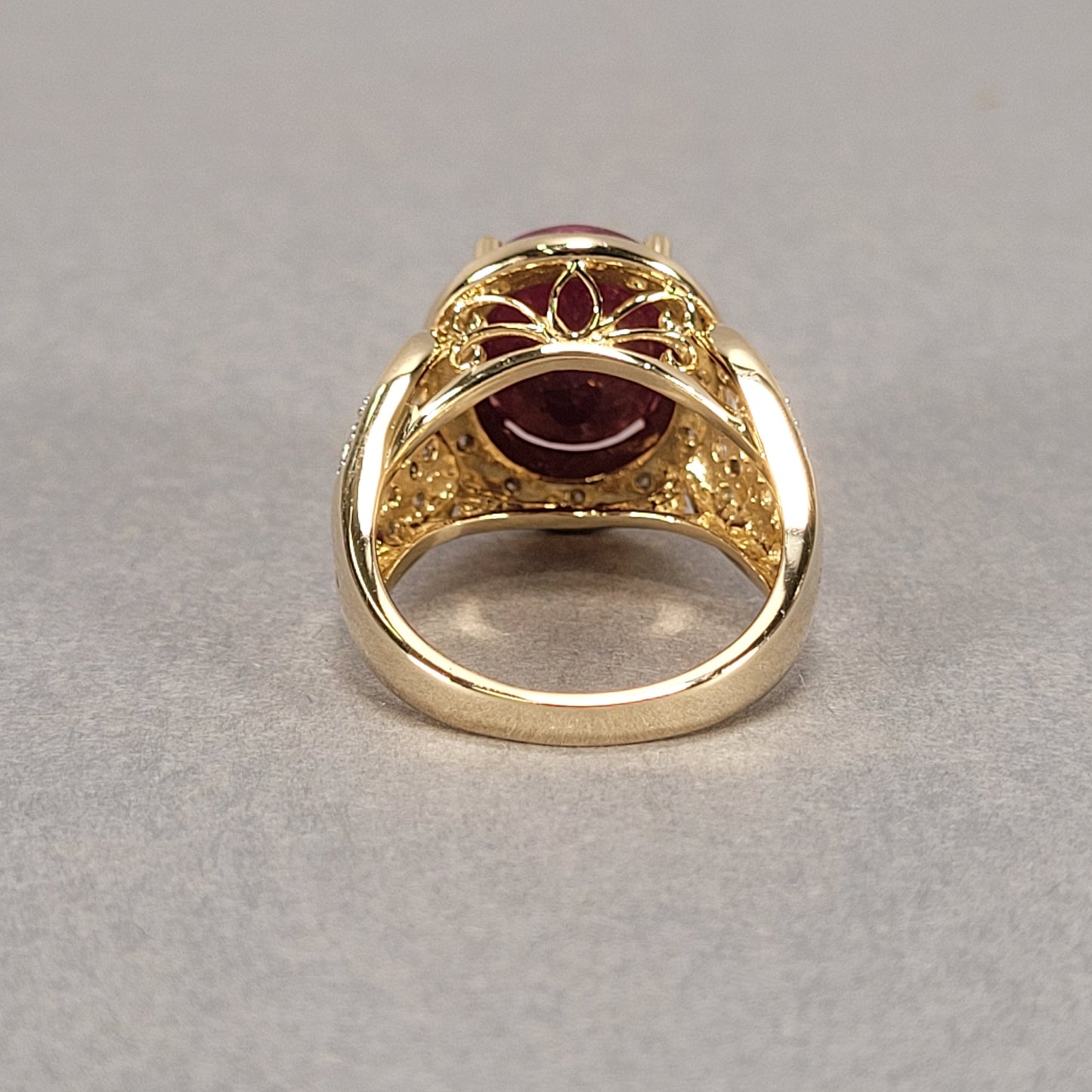 14k Yellow Gold Ruby & Diamond Ring 7.2g