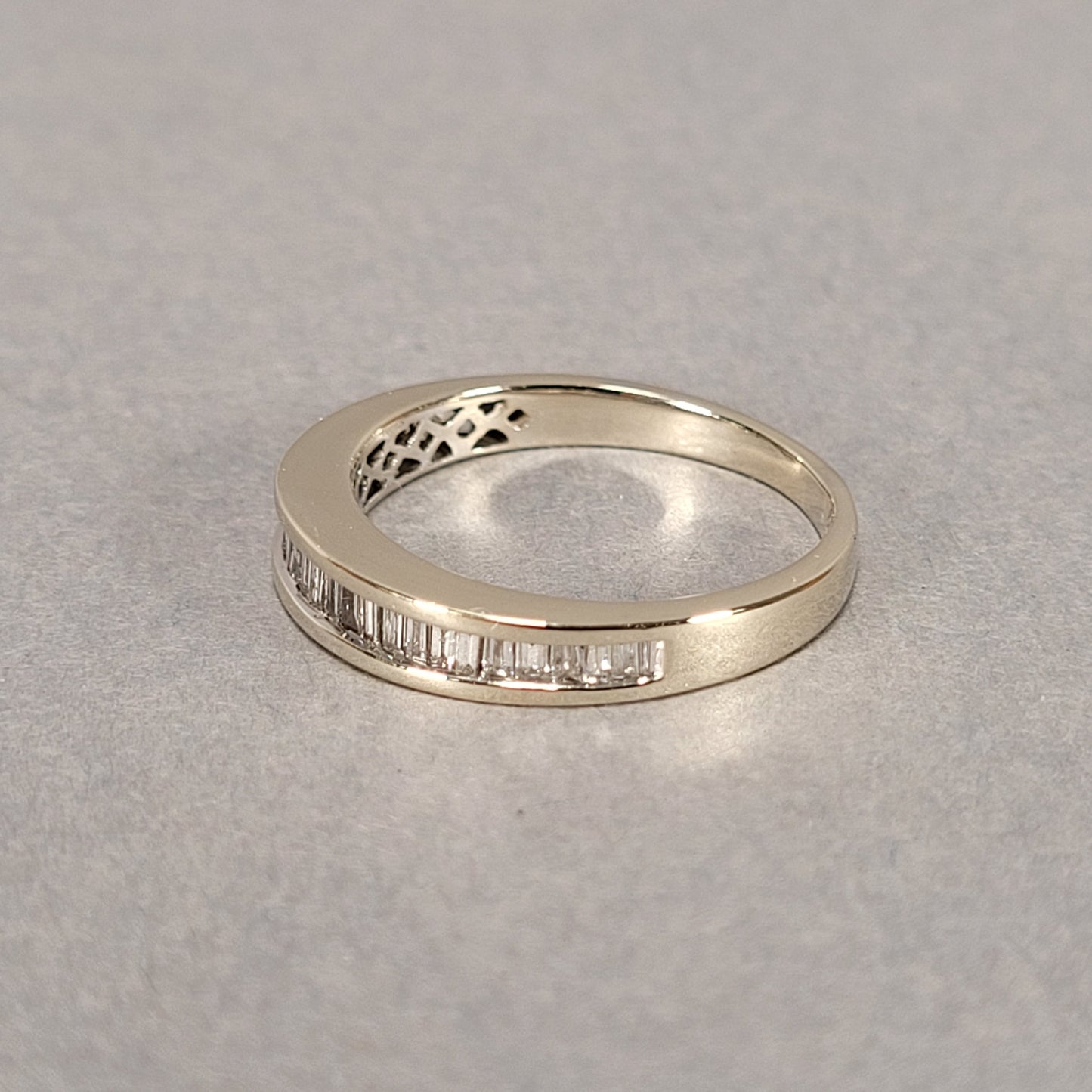 14K White Gold Ring with 31 Baguette-Cut Diamonds; 3.3g