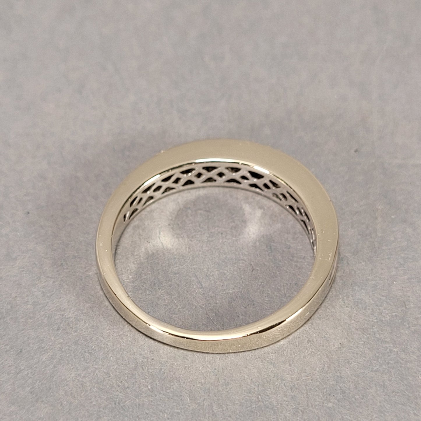 14K White Gold Ring with 31 Baguette-Cut Diamonds; 3.3g