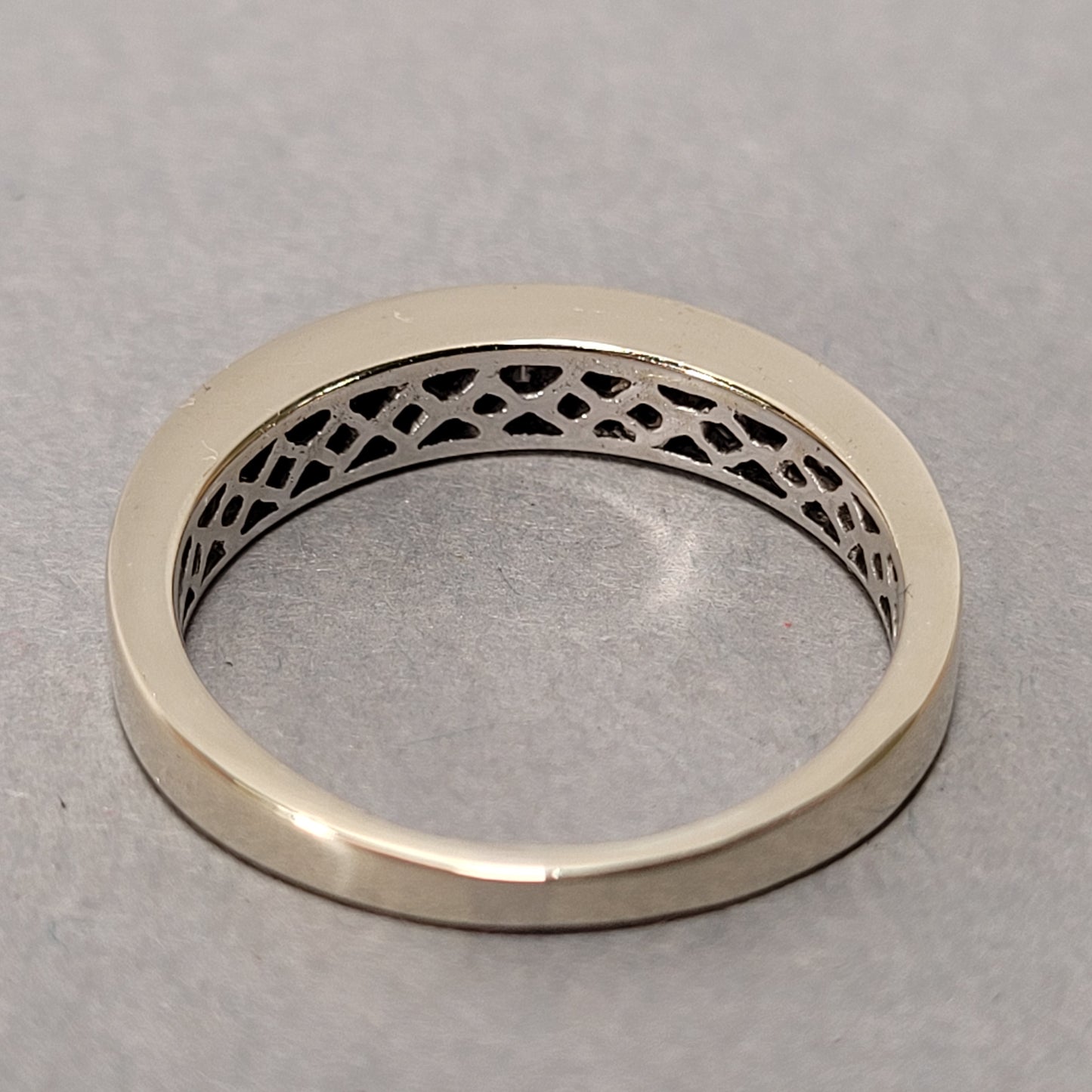 14K White Gold Ring with 31 Baguette-Cut Diamonds; 3.3g