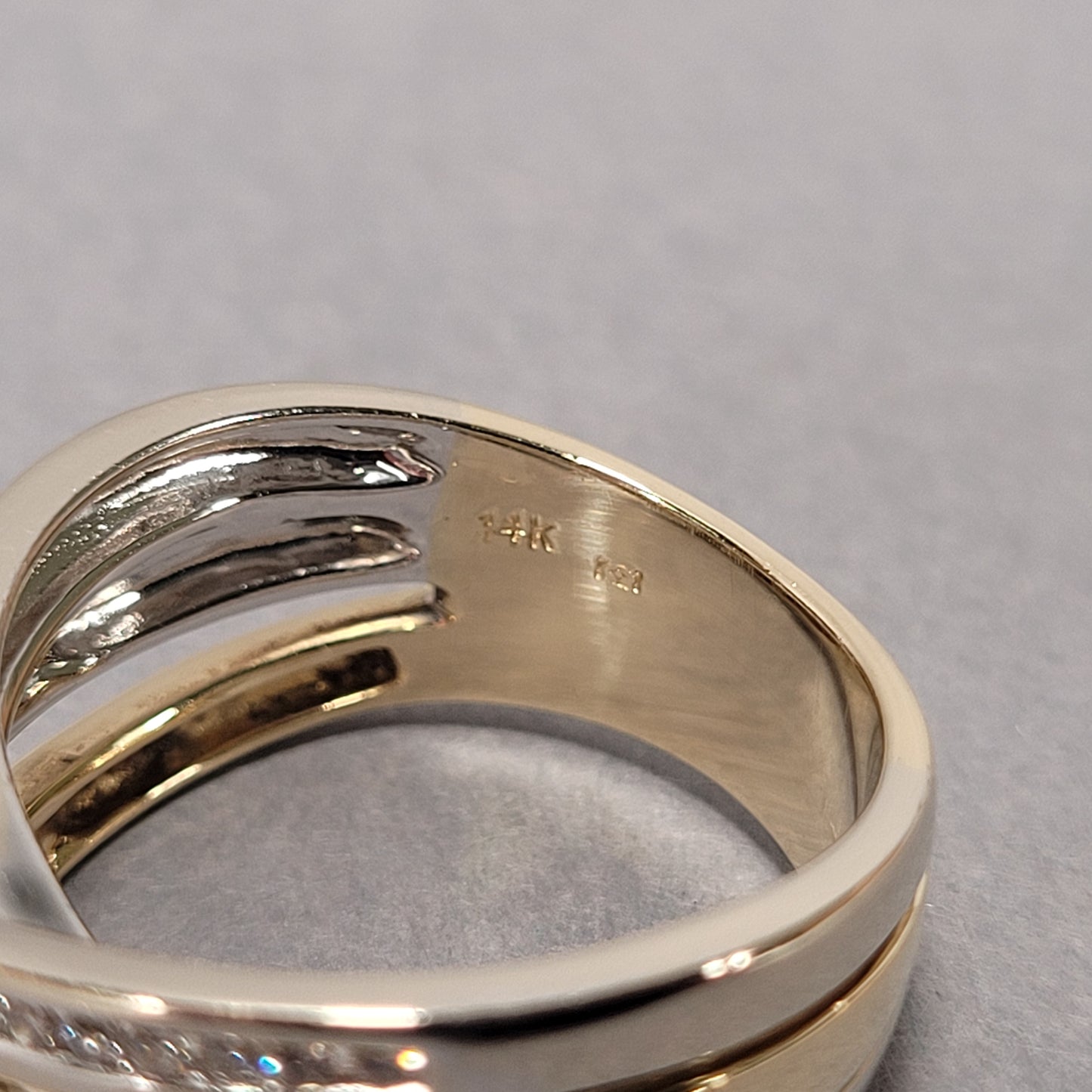 14K Two-Tone White/Yellow Gold Ring with Diamond; 6.8g