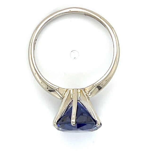14K White Gold Amethyst Lady's Ring; 4.1g; Size 6