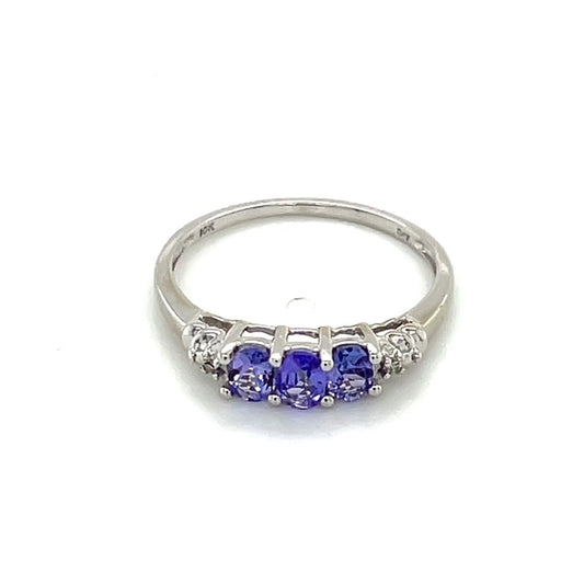 10K White Gold Amethyst Lady's Ring; 1.4g; Size 7