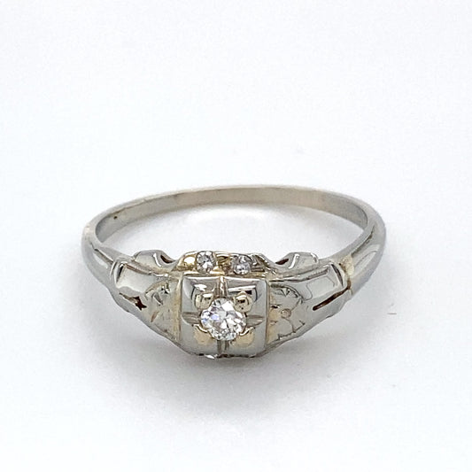 18K White Gold Diamond Ring; 0.10CTW; Size 8; 2.1g