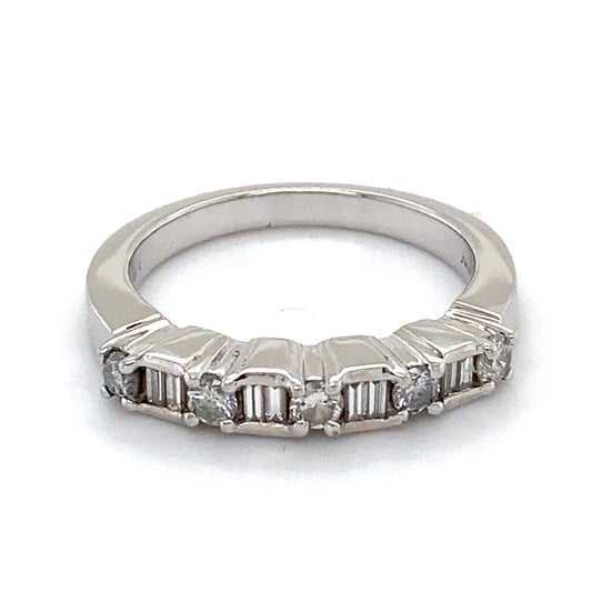 14K White Gold Diamond Ring; 0.75CTW; Size: 7; 4.6g