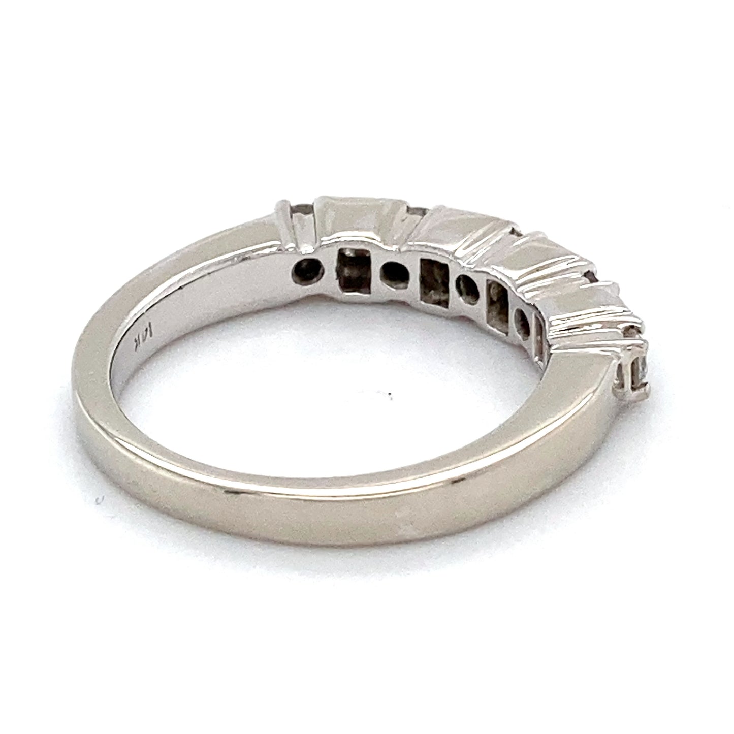 14K White Gold Diamond Ring; 0.75CTW; Size: 7; 4.6g