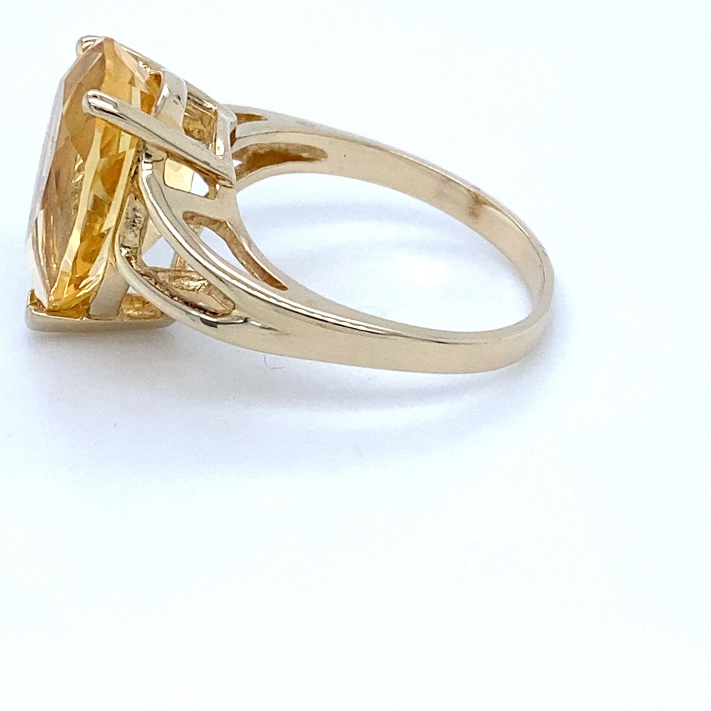 10K Yellow Gold Ring w/ Citrine 2.9DWT; Size 7.5; 4.5g