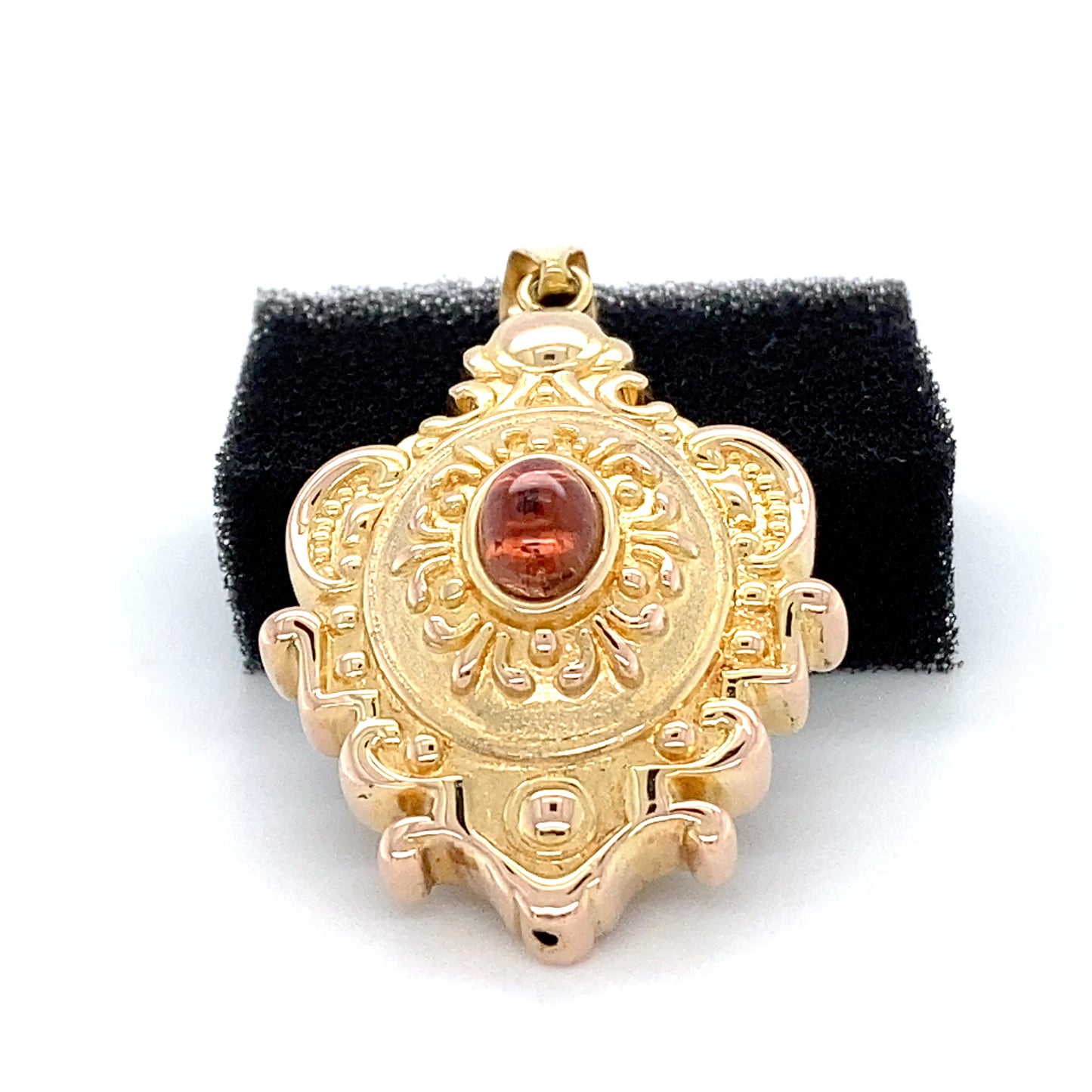 14K Yellow Gold Crest Pendant; 1.6DWT; 2.5g